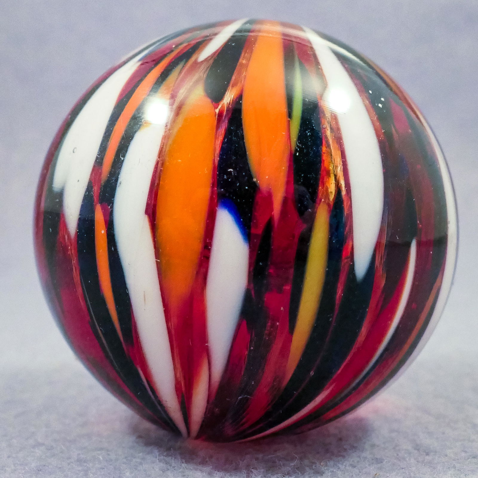 Marbles: CONTEMPORARY HANDMADE. 1-13/16". MInt (9.9).: Marbles: CONTEMPORARY HANDMADE. Unsigned, possibly early Jim Davis. Very nice onionskin. 1-13/16". MInt (9.9).