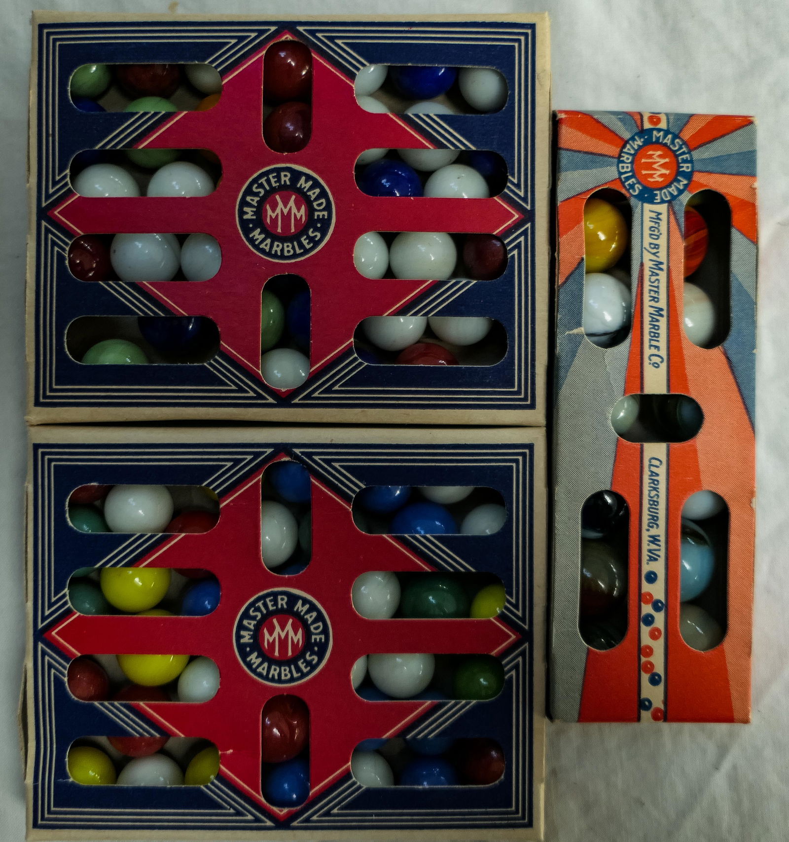 Marbles: MASTER MARBLE COMPANY, Original Package. 2 No. 5 & 1 No. 13 Sleeves. (1 of 7)
