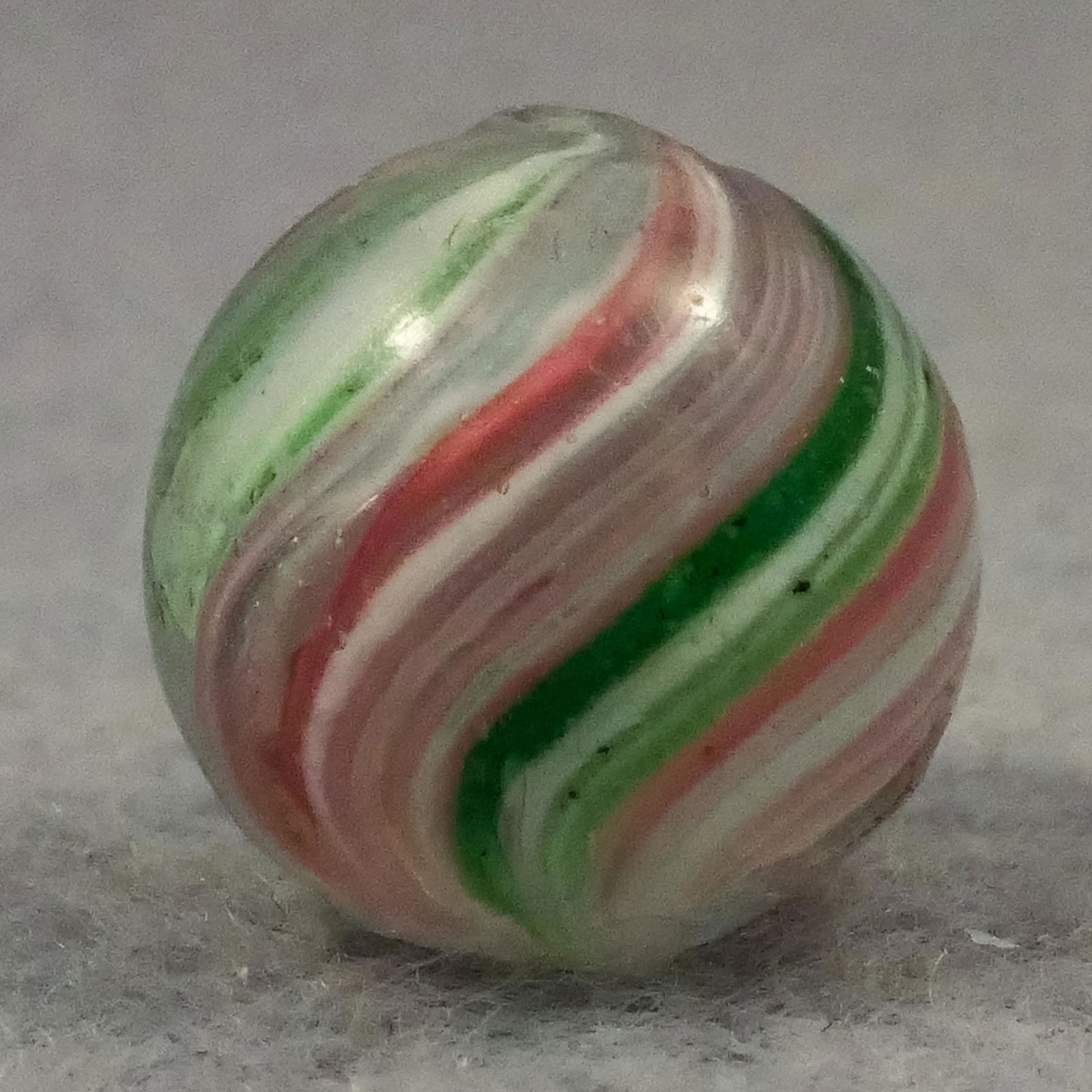 Marbles: END OF DAY, Paneled Onionskin. 17/32". Mint (9.7). (1 of 6)