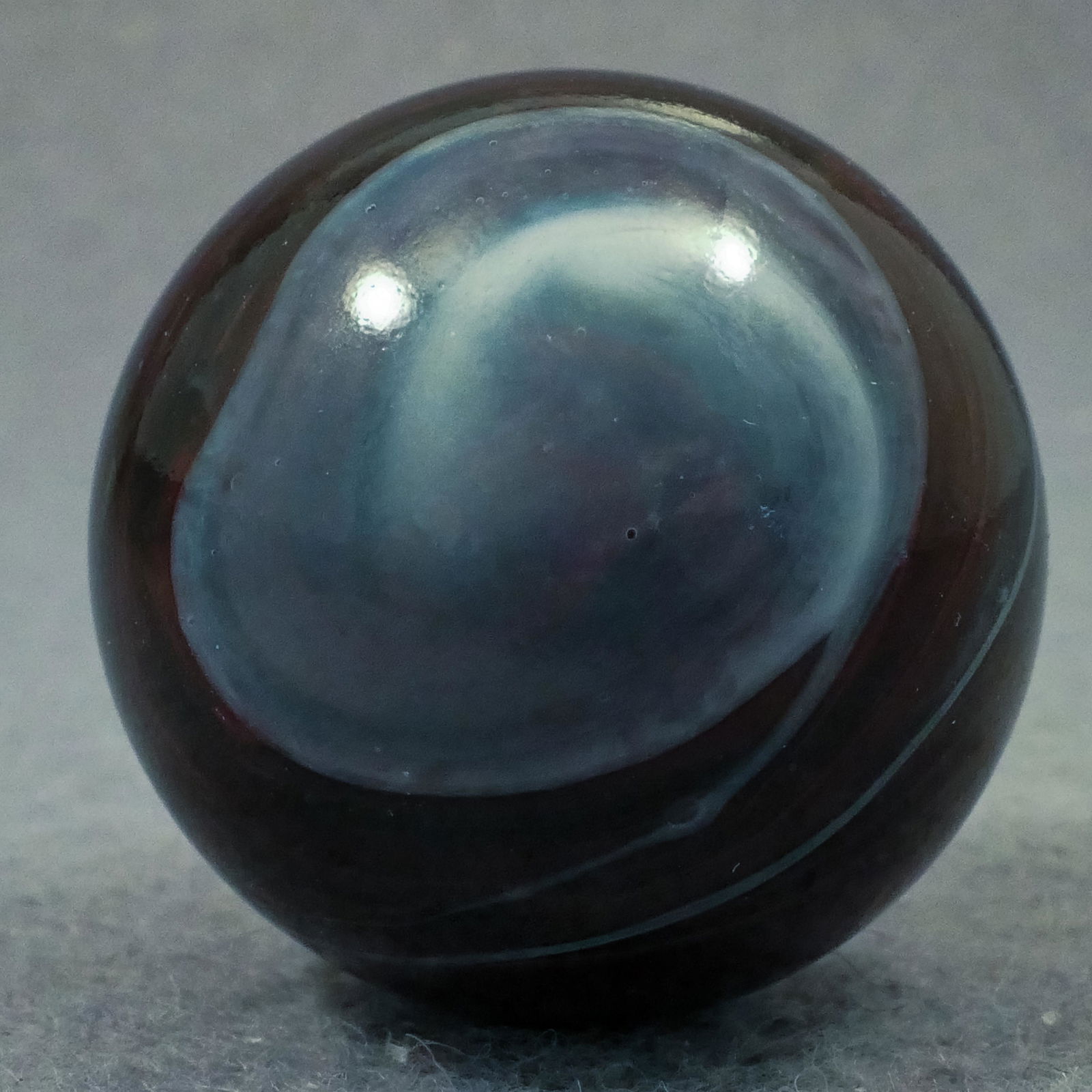 Marbles: CONTEMPORARY HANDMADE, Brian Graham. 1-1/16". Mint (9.9).: CONTEMPORARY HANDMADE, Brian Graham. Handgathered Brick of oxblood, white and clear. Handmade by Brian Graham, but unsigned.1-1/16". Mint (9.9).