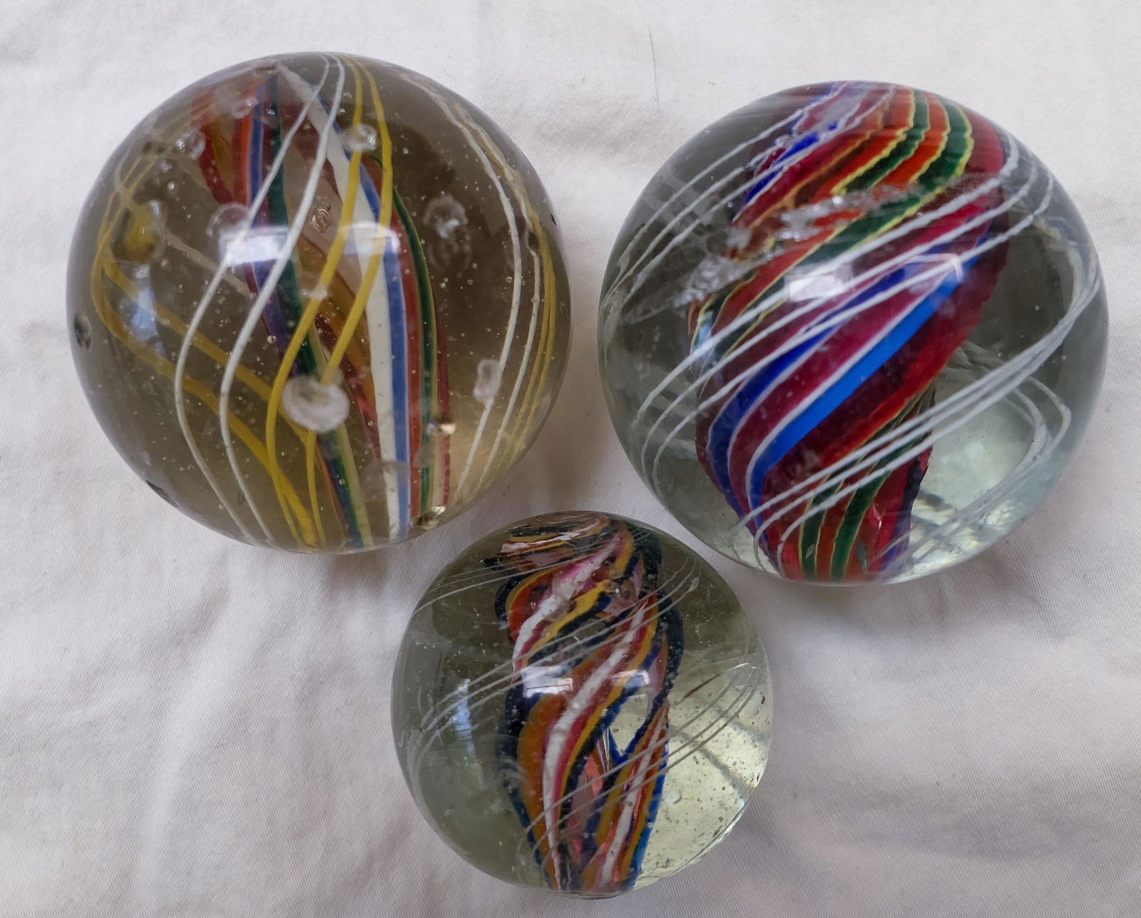 Marbles: SWIRL, Divided Core. 3 marbles. (1 of 4)