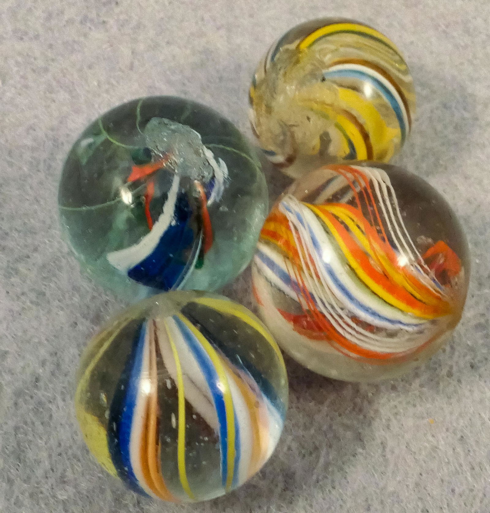 Marbles: SWIRL, Assorted Core. 4 marbles. (1 of 2)