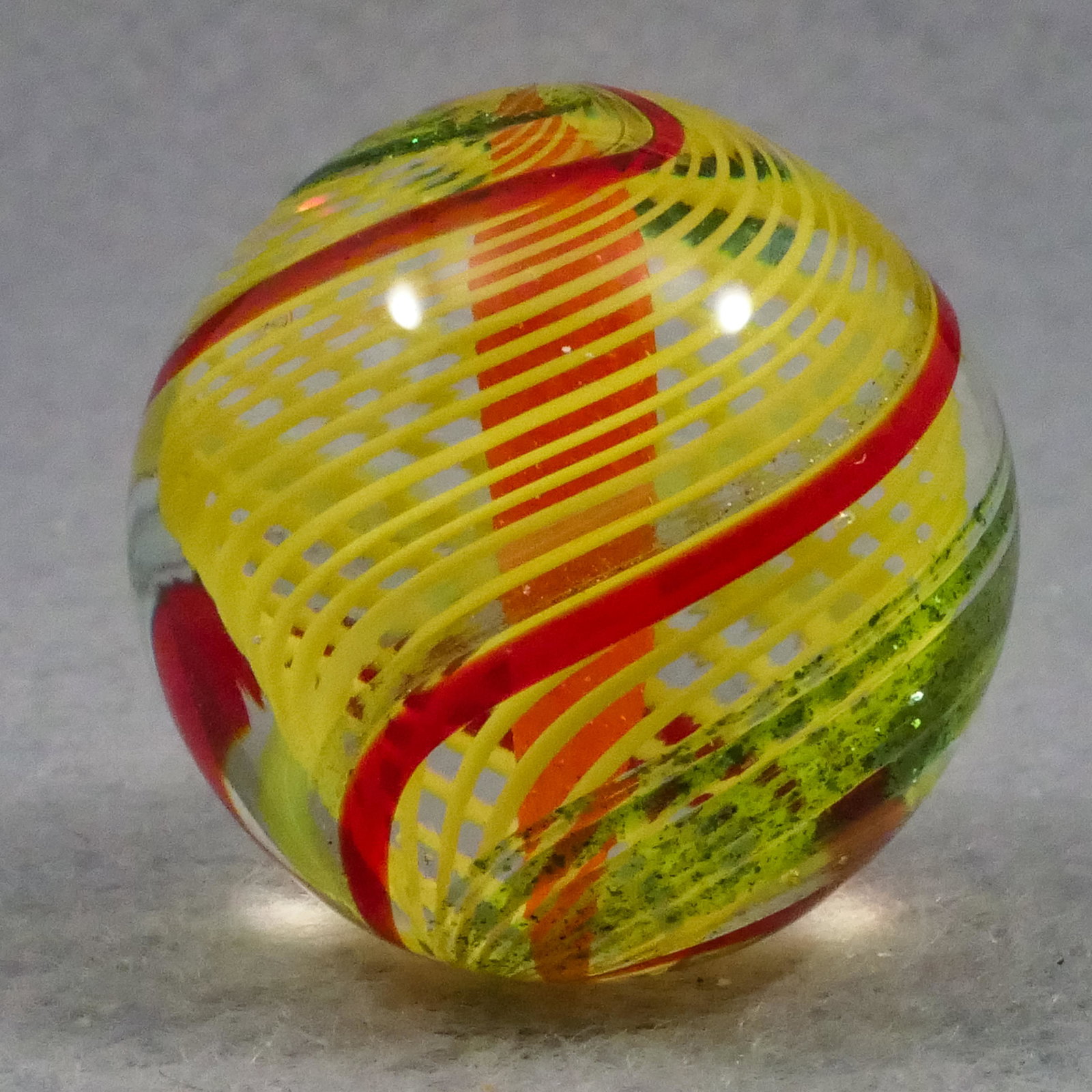 Marbles: CONTEMPORARY HANDMADE. 7/8". Mint (9.9).: CONTEMPORARY HANDMADE. Unsigned, but a gorgeous three-layer swirl with aventurine green outer bands. 7/8". Mint (9.9).