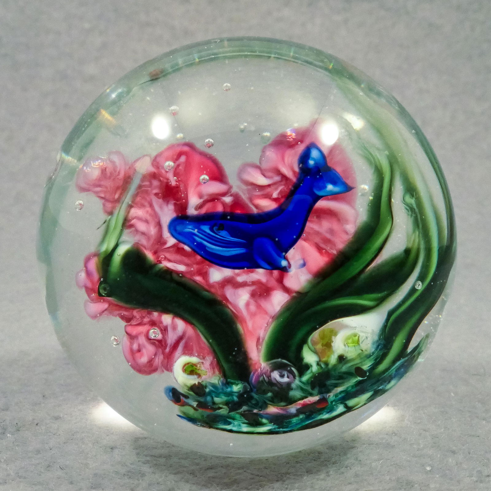Marbles: CONTEMPORARY HANDMADE, David Salazar. 1-11/16". Mint (9.9).: CONTEMPORARY HANDMADE, David Salazar. Blue Whale swimming amongst kelp and sea fans, with dichroic background. Signed "DP Salazar 6/04". 1-11/16". Mint (9.9).
