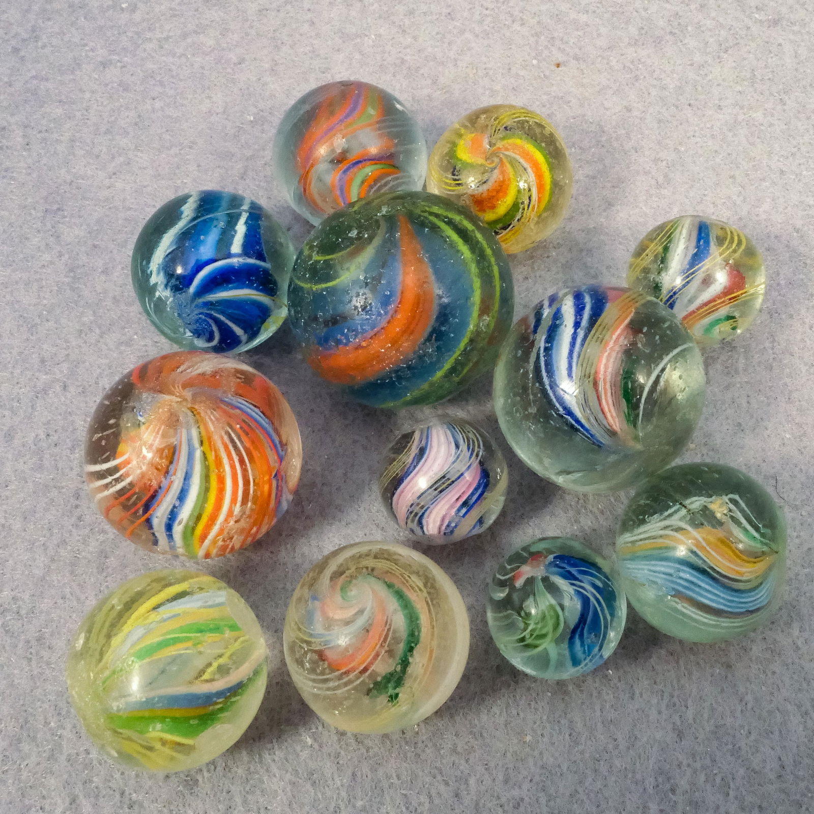 Marbles: SWIRL, Divided Core. 12 marbles. (1 of 4)