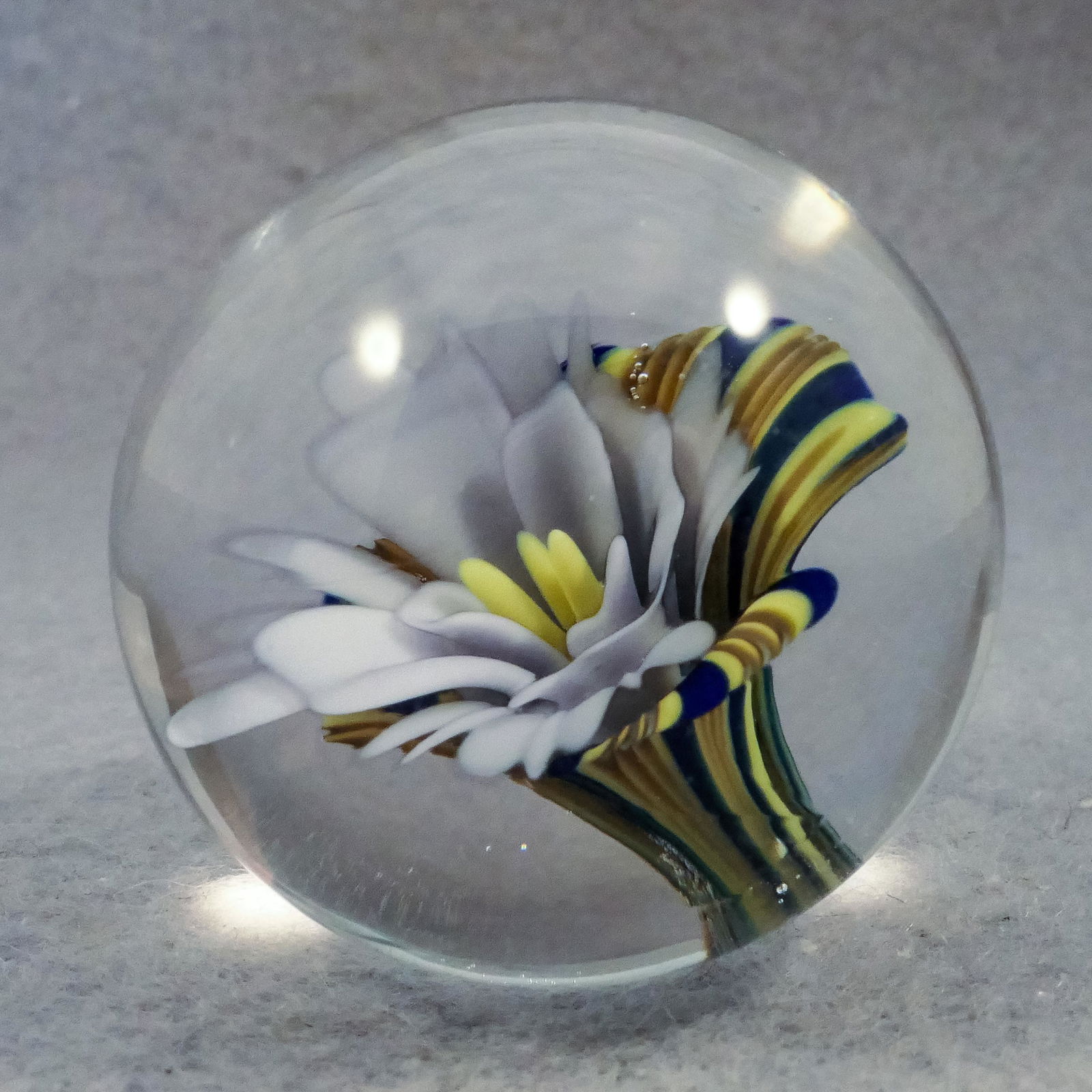Marbles: CONTEMPORARY HANDMADE. Flower. 1-3/16". Mint (9.9). (1 of 8)