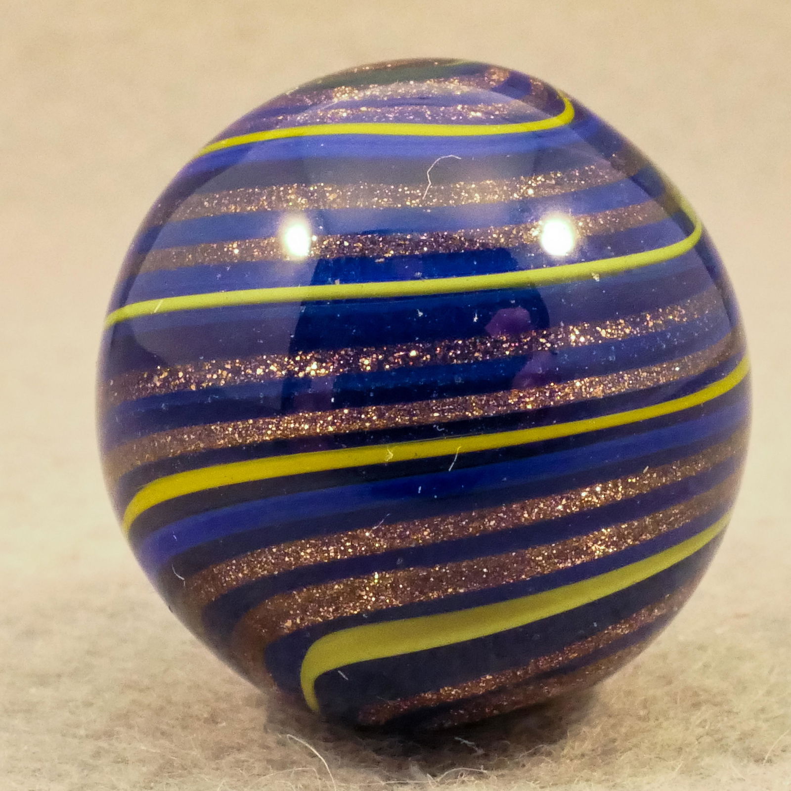 Marbles: CONTEMPORARY HANDMADE, Dale Danowski. Banded Lutz. 7/8". Mint (9.9).: CONTEMPORARY HANDMADE, Dale Danowski. Banded Lutz. Signed with the "DD" logo. Provenance: ex-collection Catherine Kortvely 7/8". Mint (9.9).