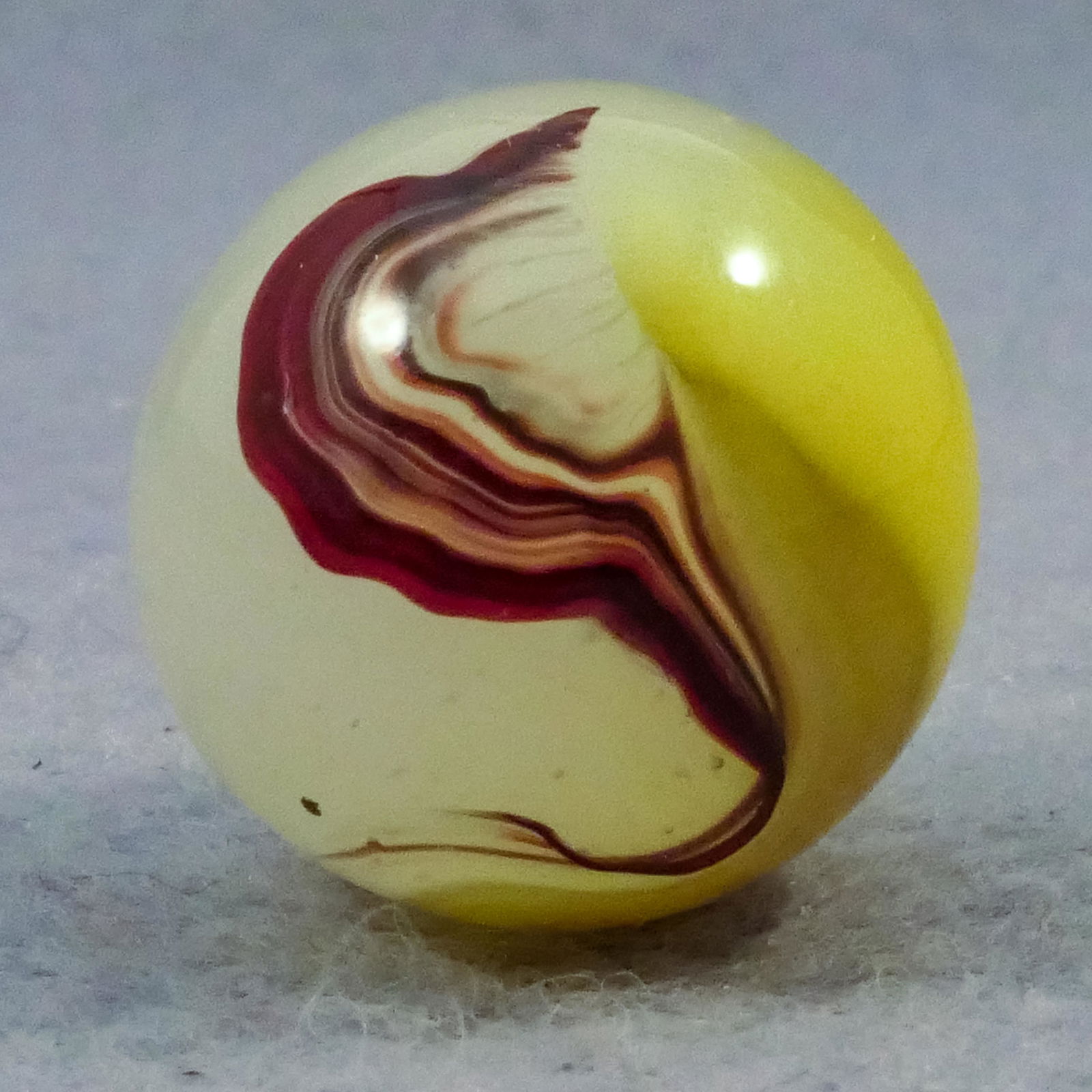 Marbles: AKRO AGATE COMPANY, Egg Yolk Oxblood. 21/32'. Mint (9.7). (1 of 7)