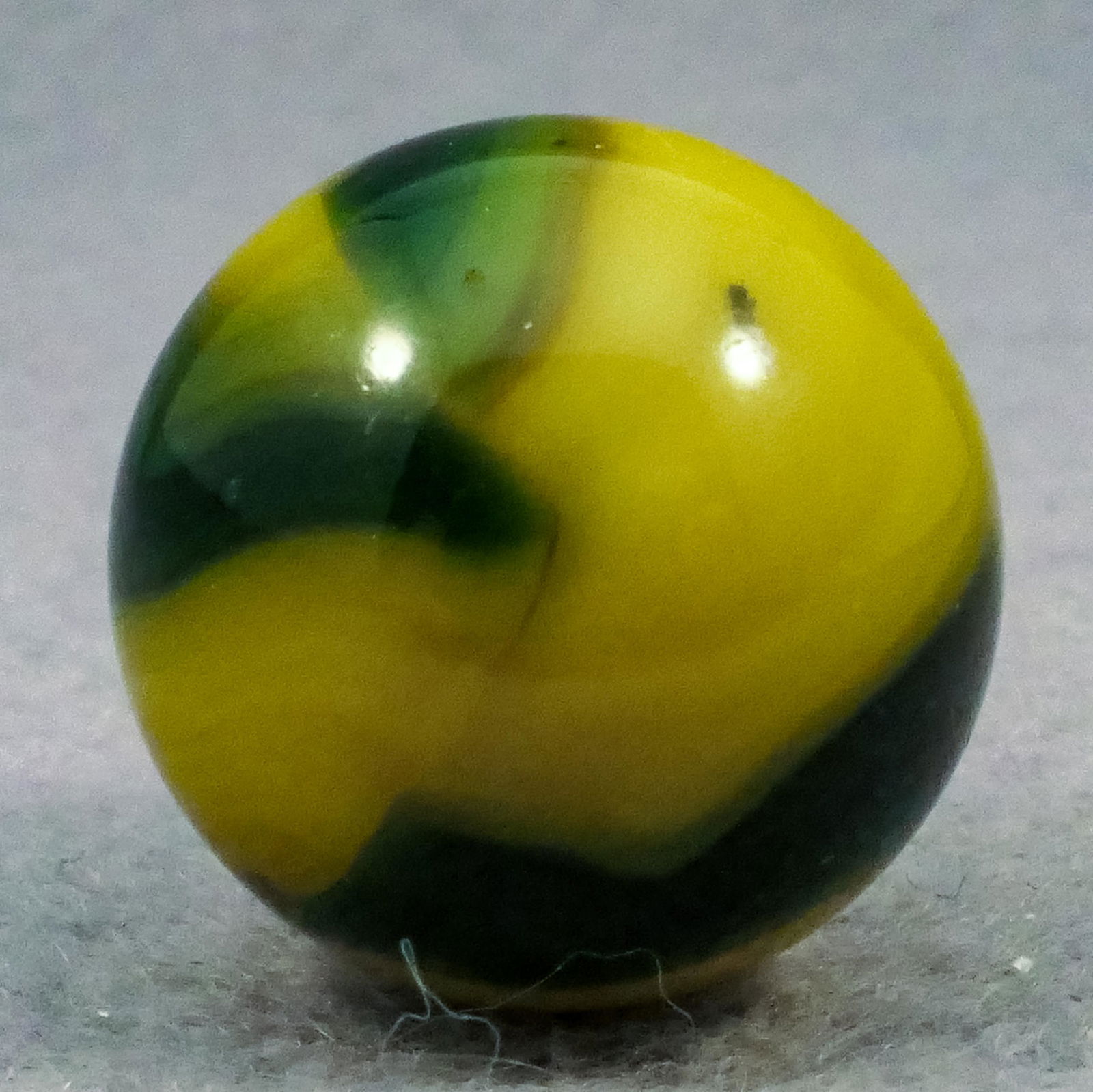 Marbles: PELTIER GLASS COMPANY, National Line Rainbo. John Deere. 21/32". Mint(-) (9.0).: PELTIER GLASS COMPANY, National Line Rainbo. Four-ribbon two-color National Line Rainbo John Deere. Four transparent green ribbons in opaque mustard yellow. Cold crease spot. Ottawa IL, circa 1925-193