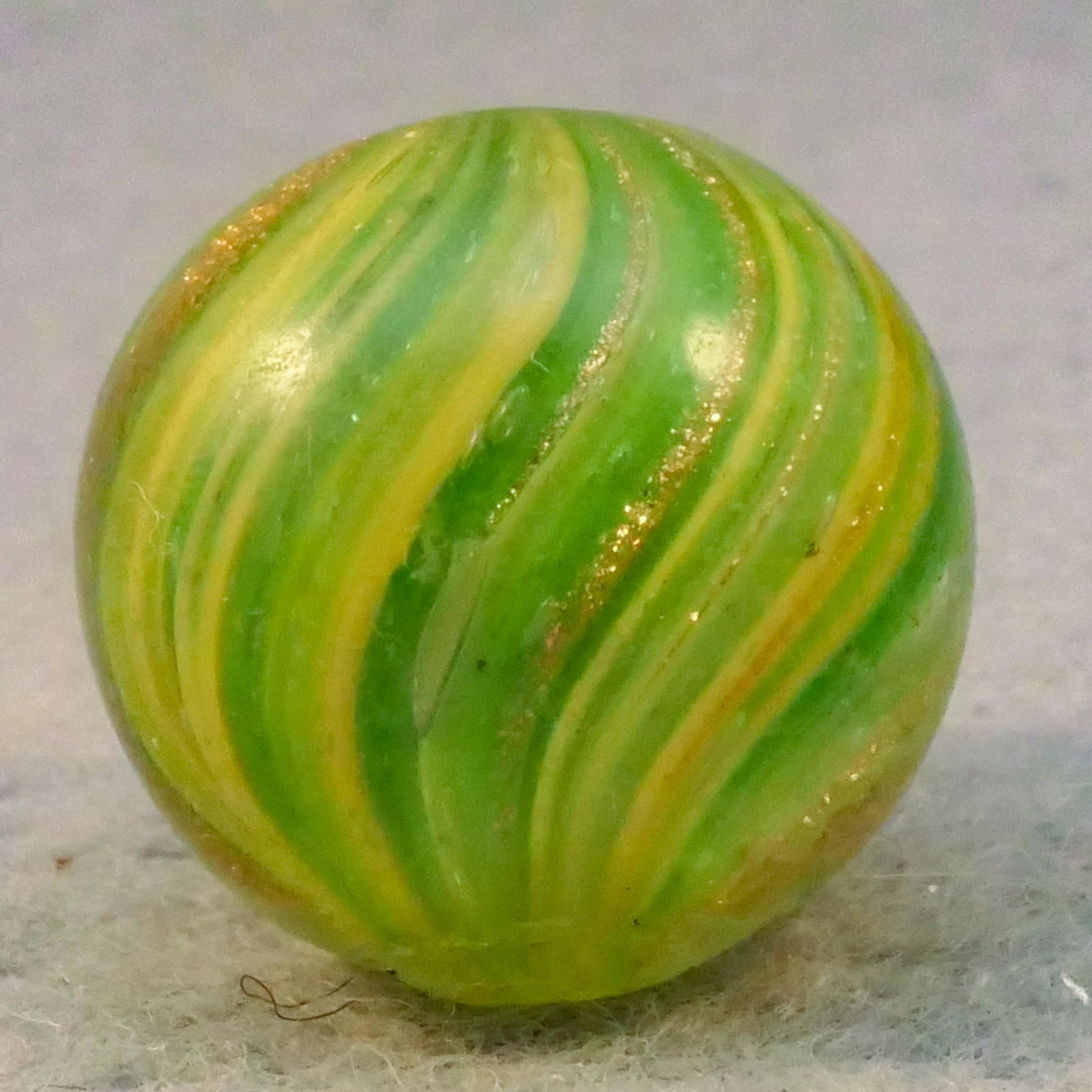 Marbles: LUTZ, Onionskin. 21/32". Near Mint(+) (8.9). (1 of 6)
