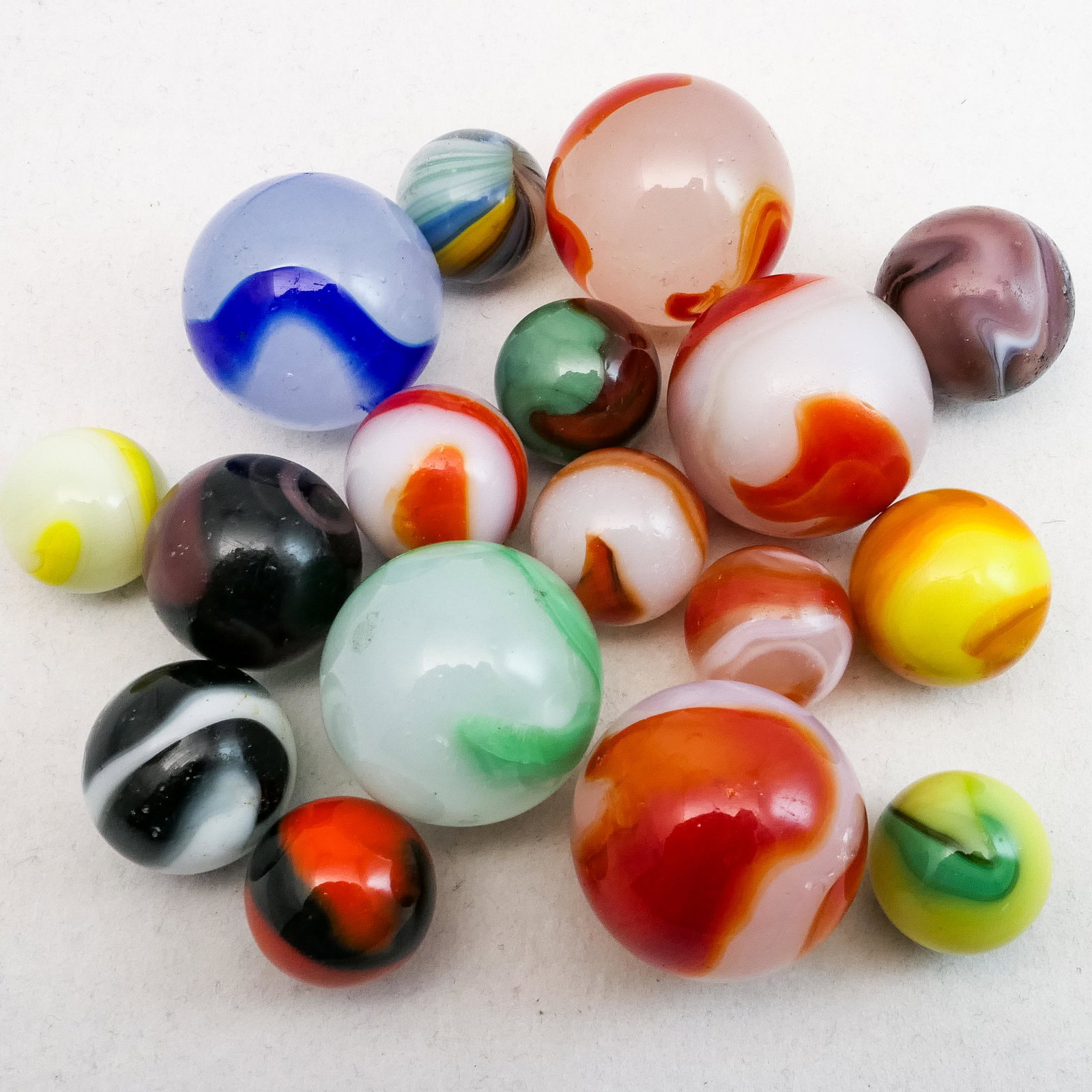 Marbles: AKRO AGATE COMPANY, Assorted. 17 Marbles.: Marbles: AKRO AGATE COMPANY, Assorted. Lot of seventeen marbles. One Sparkler, two Slags, fourteen Corkscrews. Nice variety of colors in the Corkscrews. Clarksburg WV, circa 1925-1935. 5/8" to 31/32".
