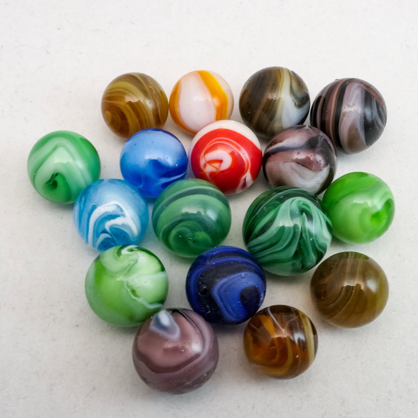 Marbles: ASSORTED MACHINE MADE, Slag. 17 Slags.: Marbles: ASSORTED MACHINE MADE, Slag. Lot of seventeen marbles. Variety of Slags. Mostly Akro. Some M.F. Christensen. Also a Japanese Yasuda Transition. And a Peltier Rainbo. 19/32" to 23/32". About h