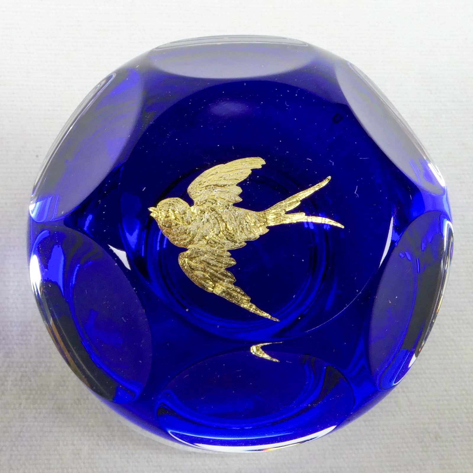 PAPERWEIGHT: CHARLES KAZIUN III. Miniature. Pedestal. (1 of 7)