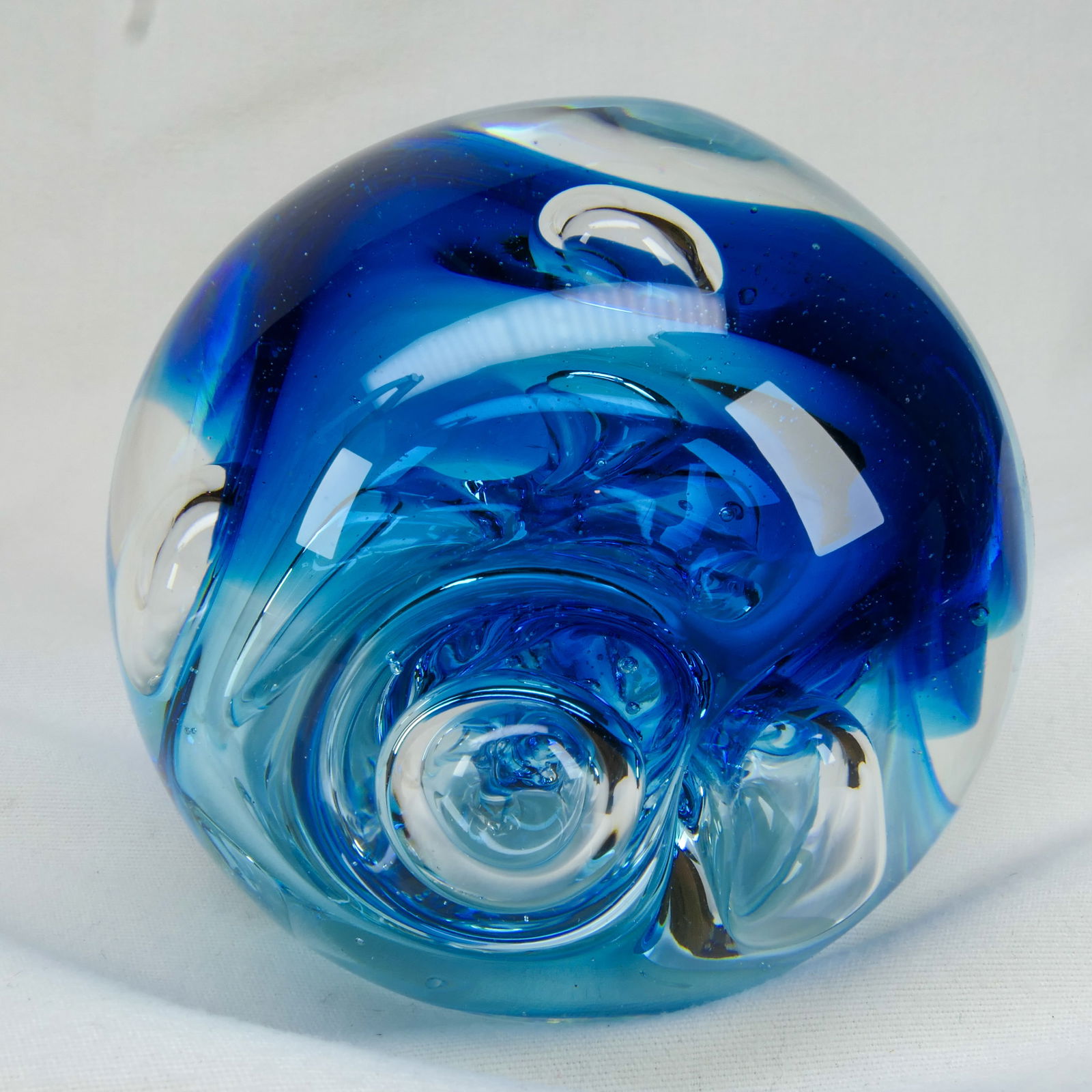 PAPERWEIGHT: KARG ART GLASS. Controlled Air Bubbles. (1 of 8)