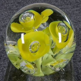 PAPERWEIGHT. Floral.