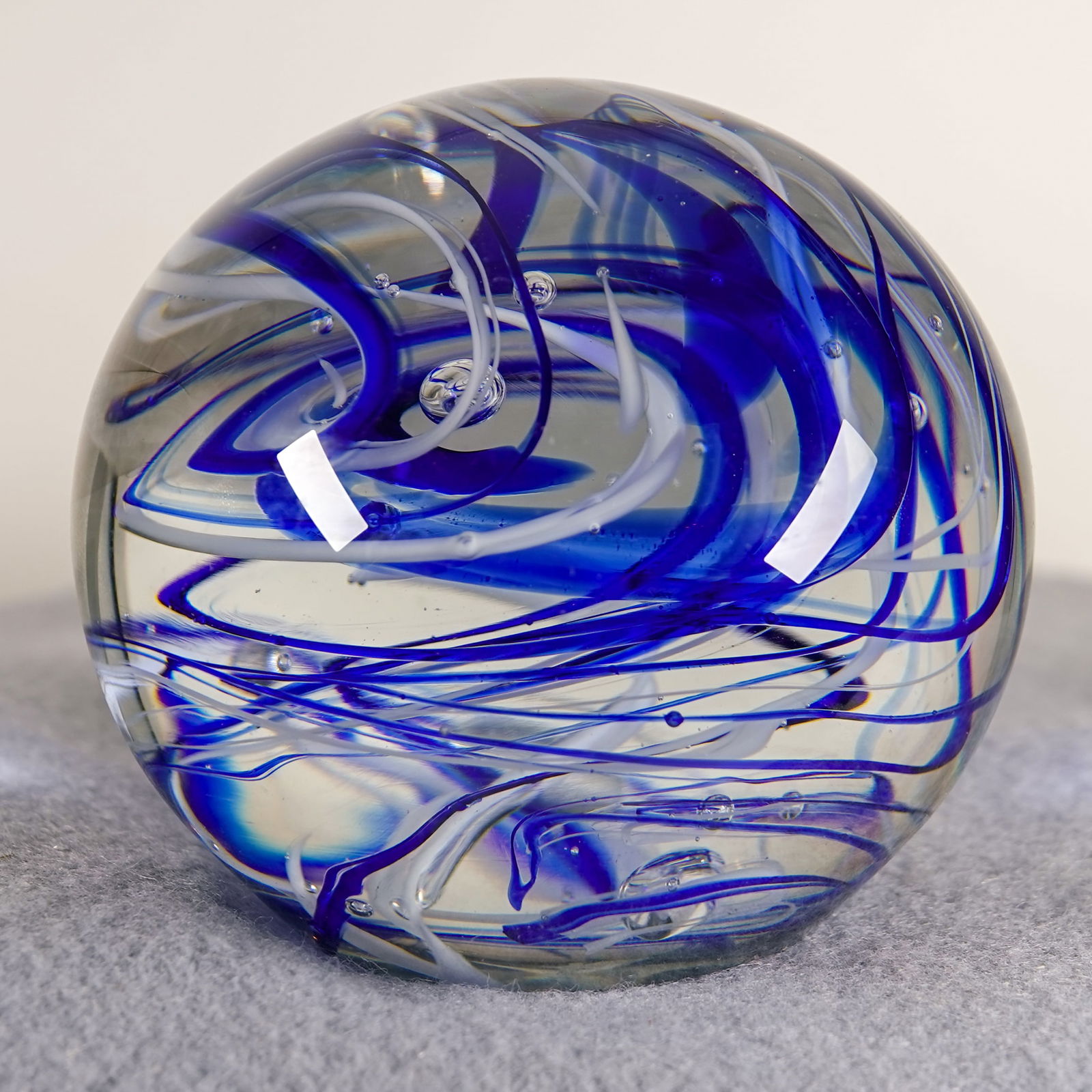 PAPERWEIGHT, Jim Davis.: PAPERWEIGHT, Jim Davis. Slag type pattern. Signed "J Davis 89". 2-7/8" width, 2-5/8" height. Mint.