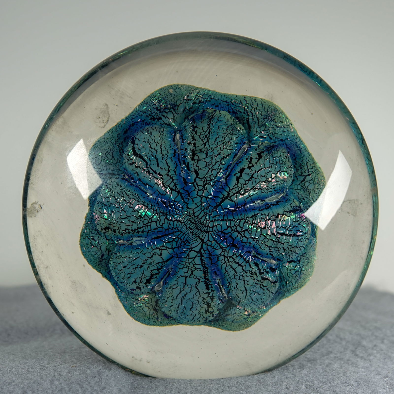 PAPERWEIGHT, Robert Eickholt.: PAPERWEIGHT, Robert Eickholt. Disk shape with flattened bottom and a flattened edge for standing. Signed "Eickholt 1994-11 DGD". 4-1/2" width, 2" height. Mint.