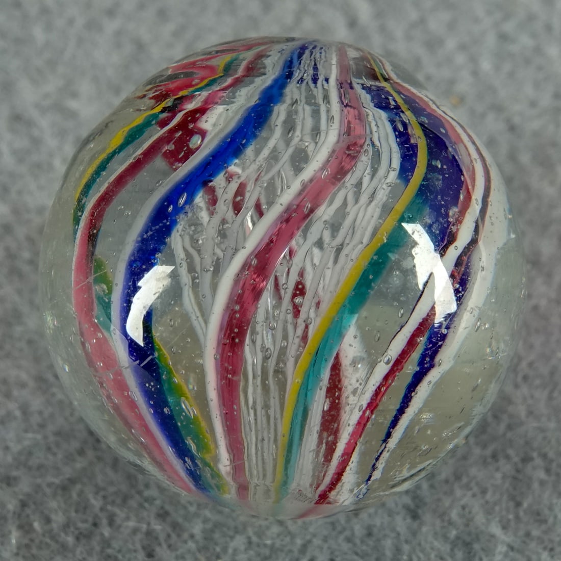 SWIRL, Latticinio Core. 15/16". Mint(-) (9.0).: SWIRL, Latticinio Core. White Latticinio Core. Tiny scratch area. Germany, circa 1860-1920. 15/16". Mint(-) (9.0).