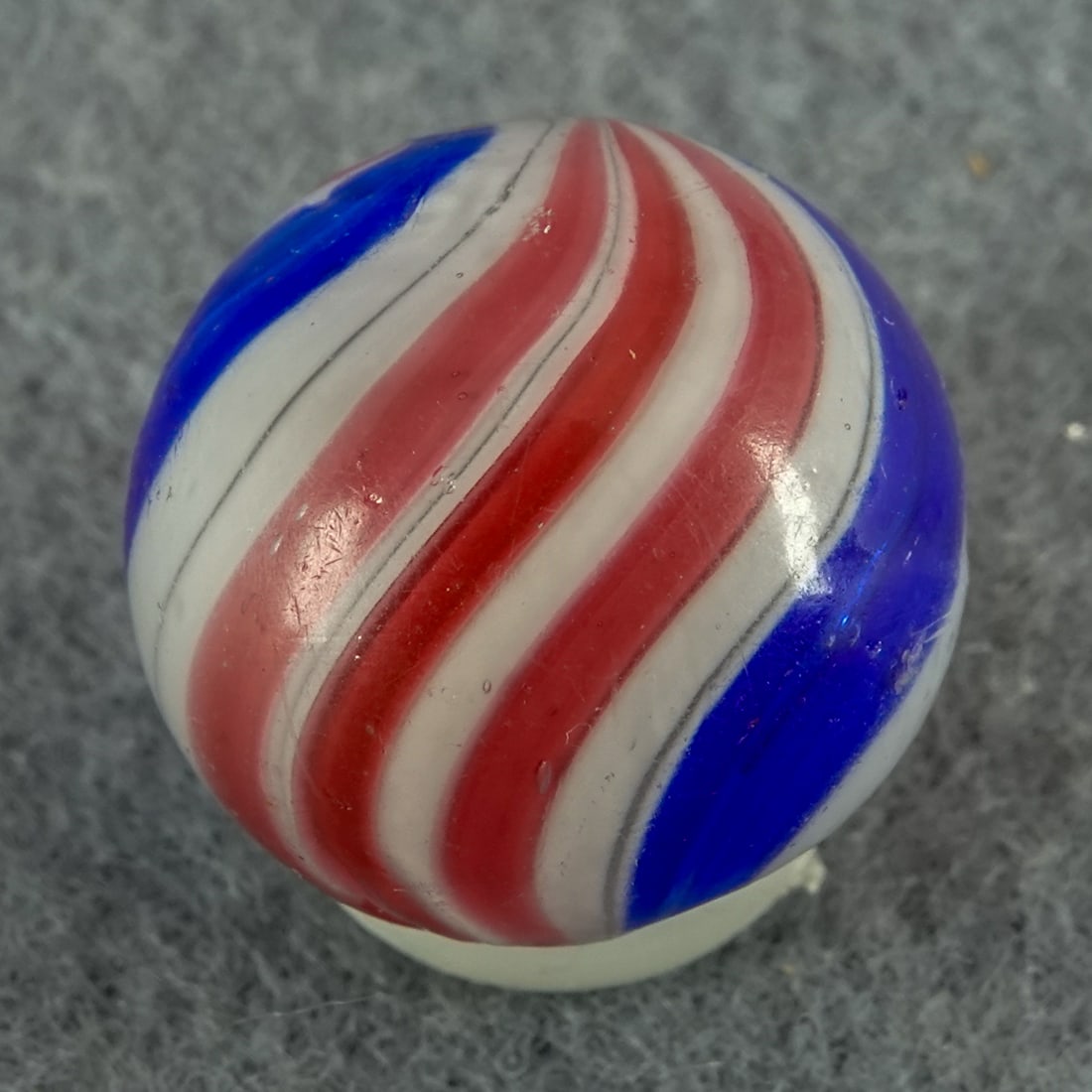 SWIRL, Peppermint. 11/16". Near Mint(+) (8.9).: SWIRL, Peppermint. Six pink bands. One very tiny subsurface moon. Germany, circa 1860-1920. 11/16". Near Mint(+) (8.9).
