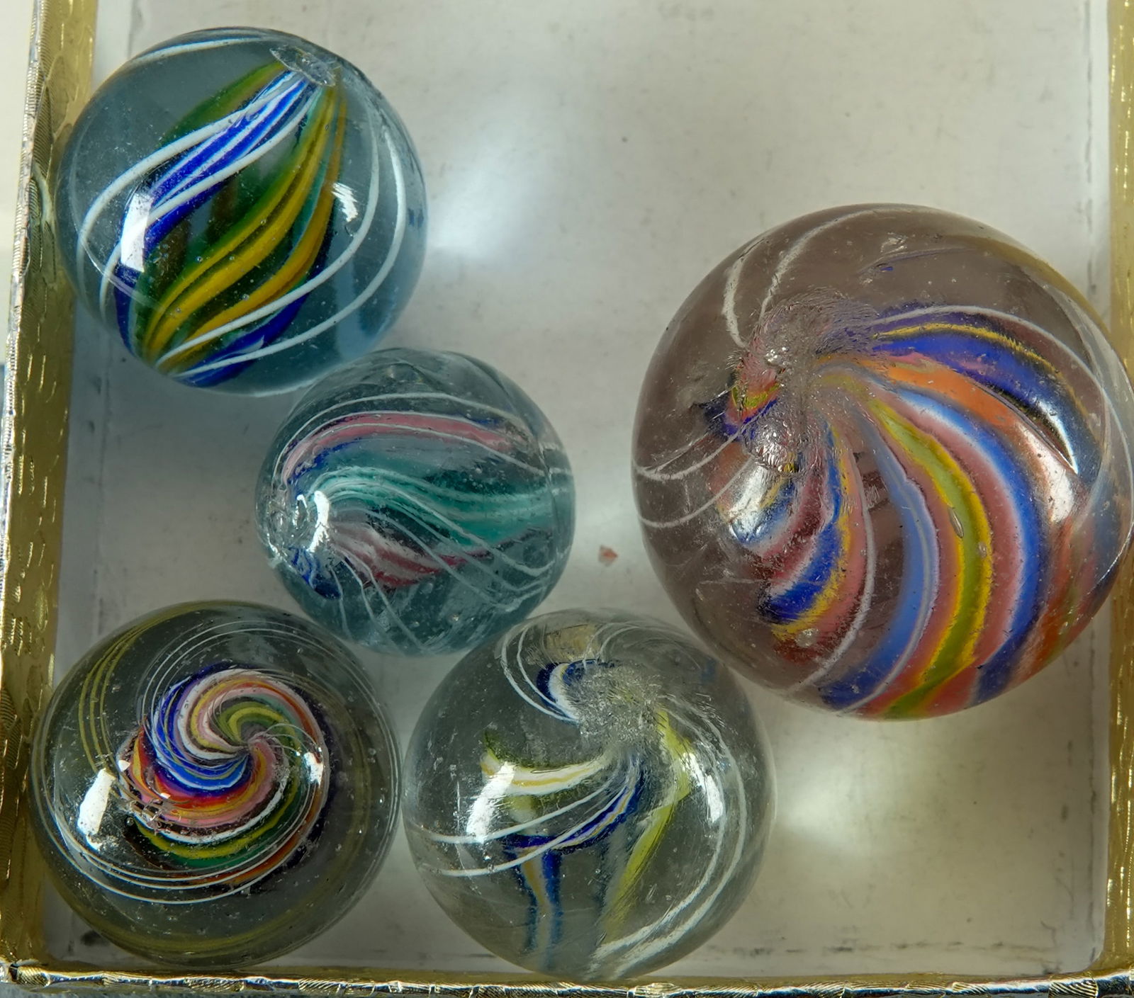 SWIRL, Divided Core. 5 marbles. All Mint. (1 of 2)