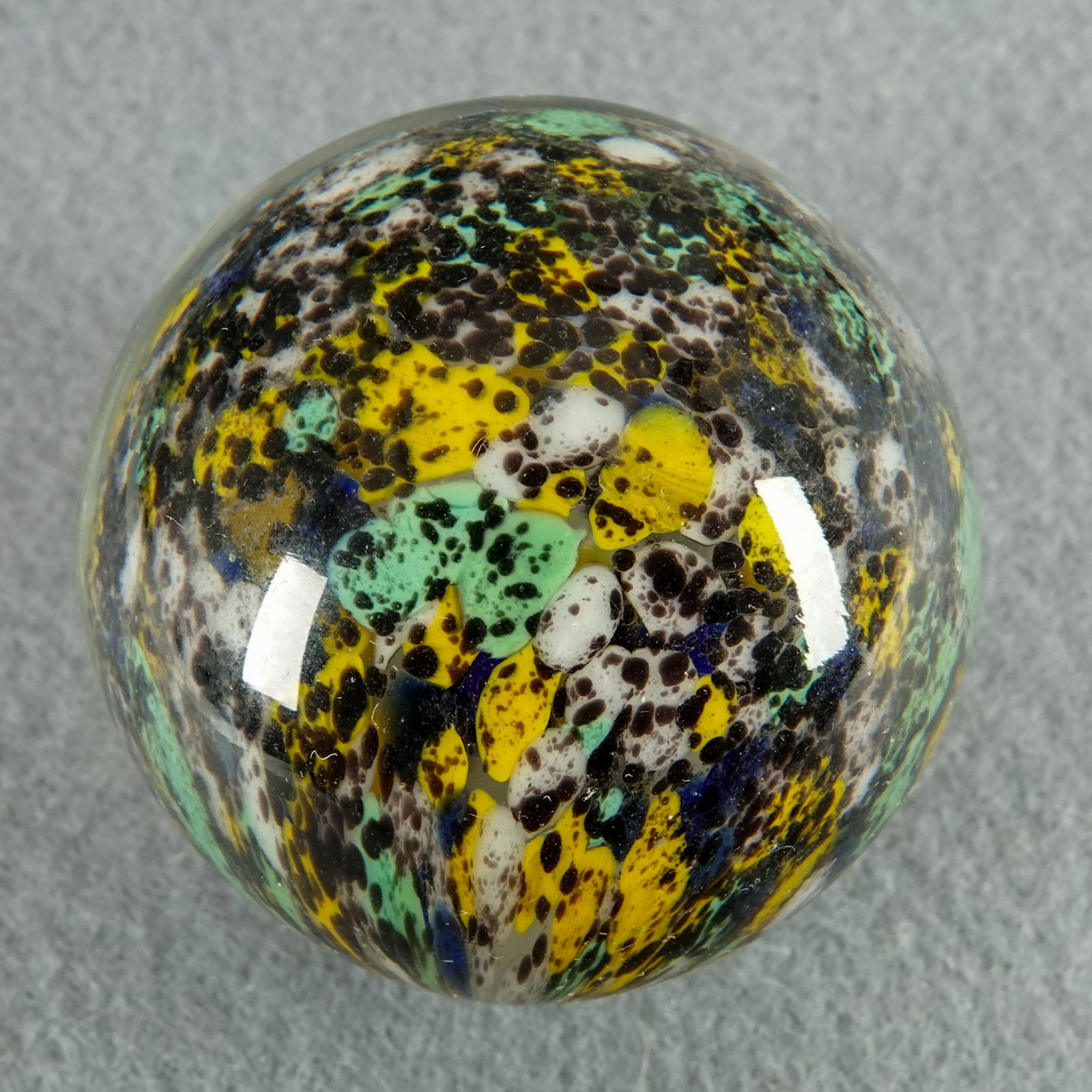 CONTEMPORARY HANDMADE, Unsigned. 1-7/8". Mint (9.9).: CONTEMPORARY HANDMADE, Unsigned. Confetti. Unsigned, artist is unidentified. 1-7/8". Mint (9.9).