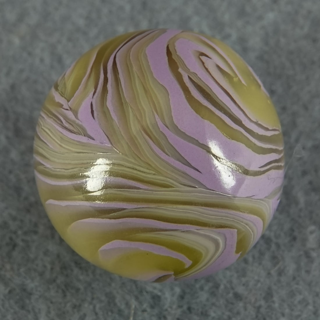 CONTEMPORARY HANDMADE, Dave Becker. 13/16". Mint (9.9).: CONTEMPORARY HANDMADE, Dave Becker. Polymer Clay. Beautiful flame pattern. Unsigned, but by Dave Becker. 13/16". Mint (9.9).