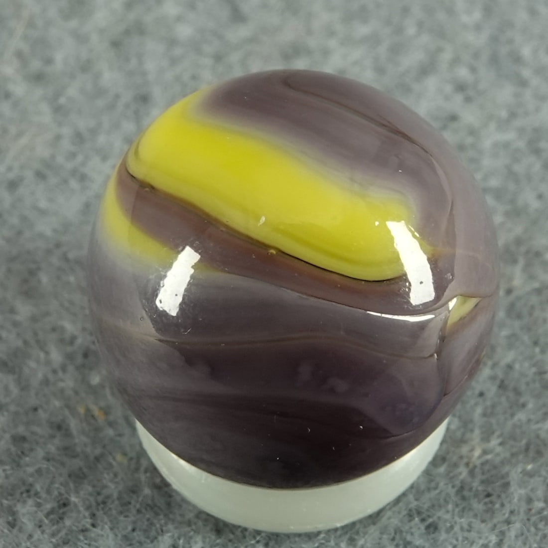 CHRISTENSEN AGATE COMPANY, Swirl. 5/8". Mint (9.9).: CHRISTENSEN AGATE COMPANY, Swirl. Yellow swirls in purple. Cambridge OH, circa 1925-1930. 5/8". Mint (9.9).