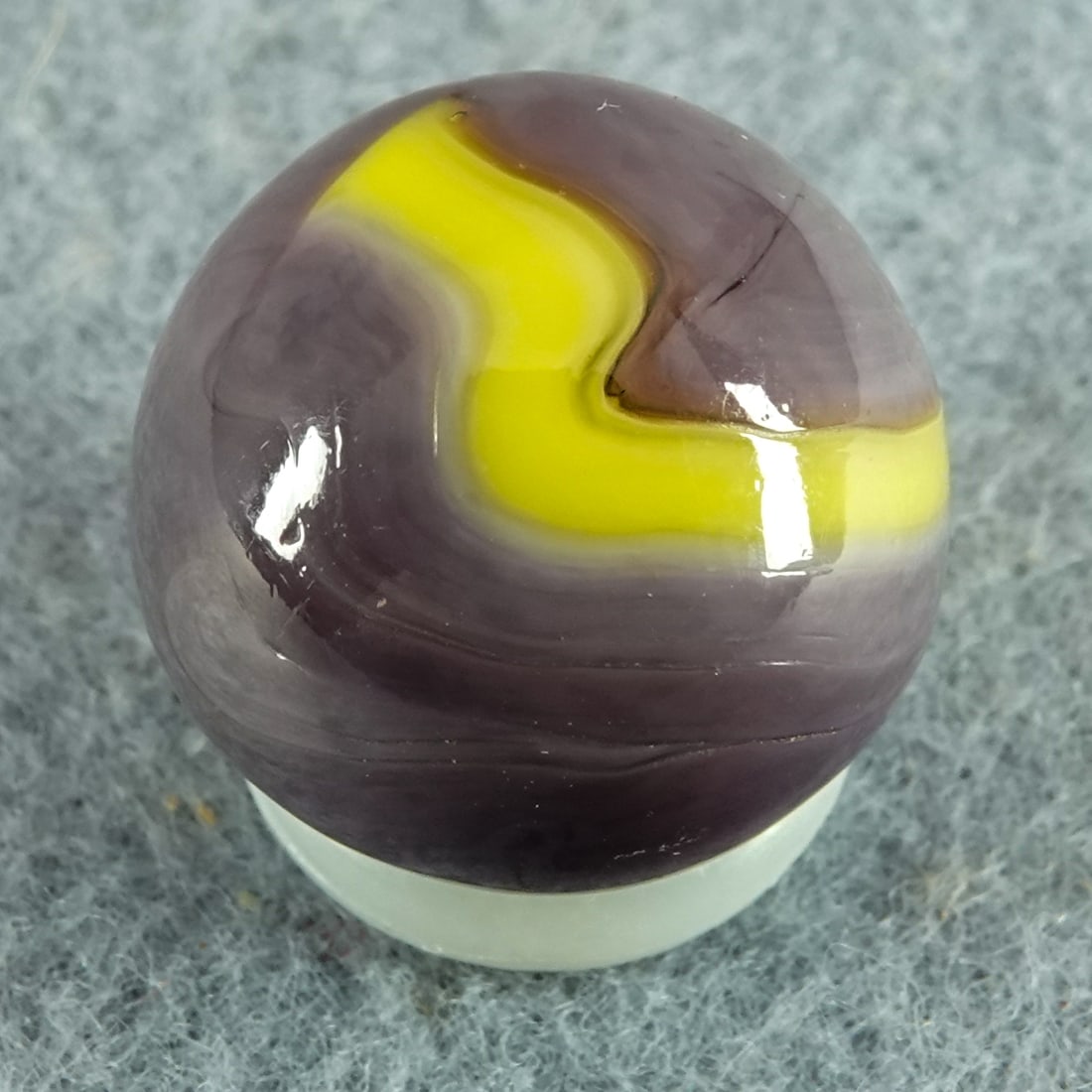 CHRISTENSEN AGATE COMPANY, Swirl. 5/8". Mint (9.9).: CHRISTENSEN AGATE COMPANY, Swirl. Yellow swirls in purple. Cambridge OH, circa 1925-1930. 5/8". Mint (9.9).