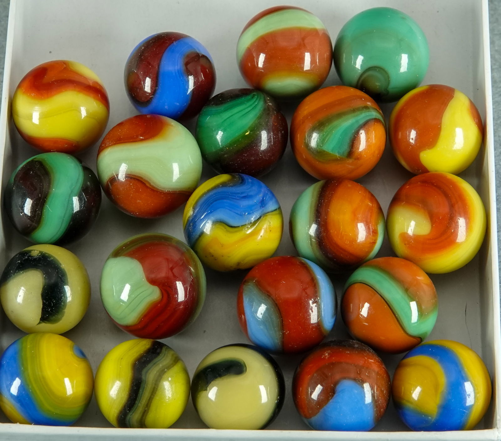 AKRO AGATE COMPANY, Corkscrew. 21 marbles.: AKRO AGATE COMPANY, Corkscrew. Lot of twenty one marbles. Variety of colors. See images. Clarksburg WV, circa 1925-1935. 19/32" to 11/16". Almost all are Mint.