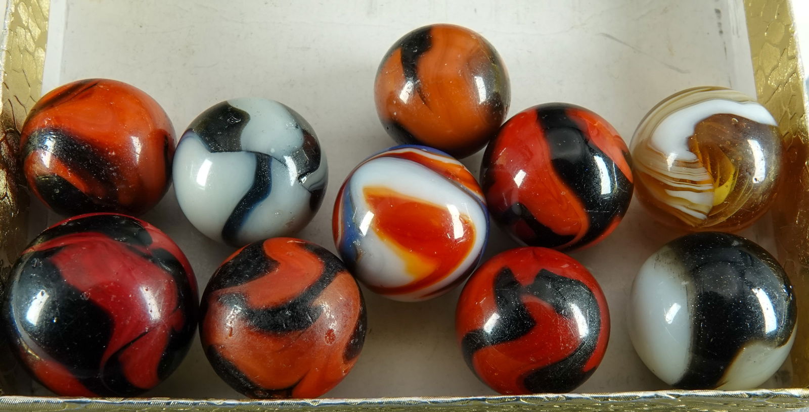 PELTIER GLASS COMPANY, Assorted. 10 marbles. NLRs, Slag, Peerless Patch.: PELTIER GLASS COMPANY, Assorted. Lot of ten marbles. National Line Rainbo, Slag, Peerless Patch. See images. Ottawa IL, circa 1925-1935. 19/32" to 23/32". Near Mint to Good.