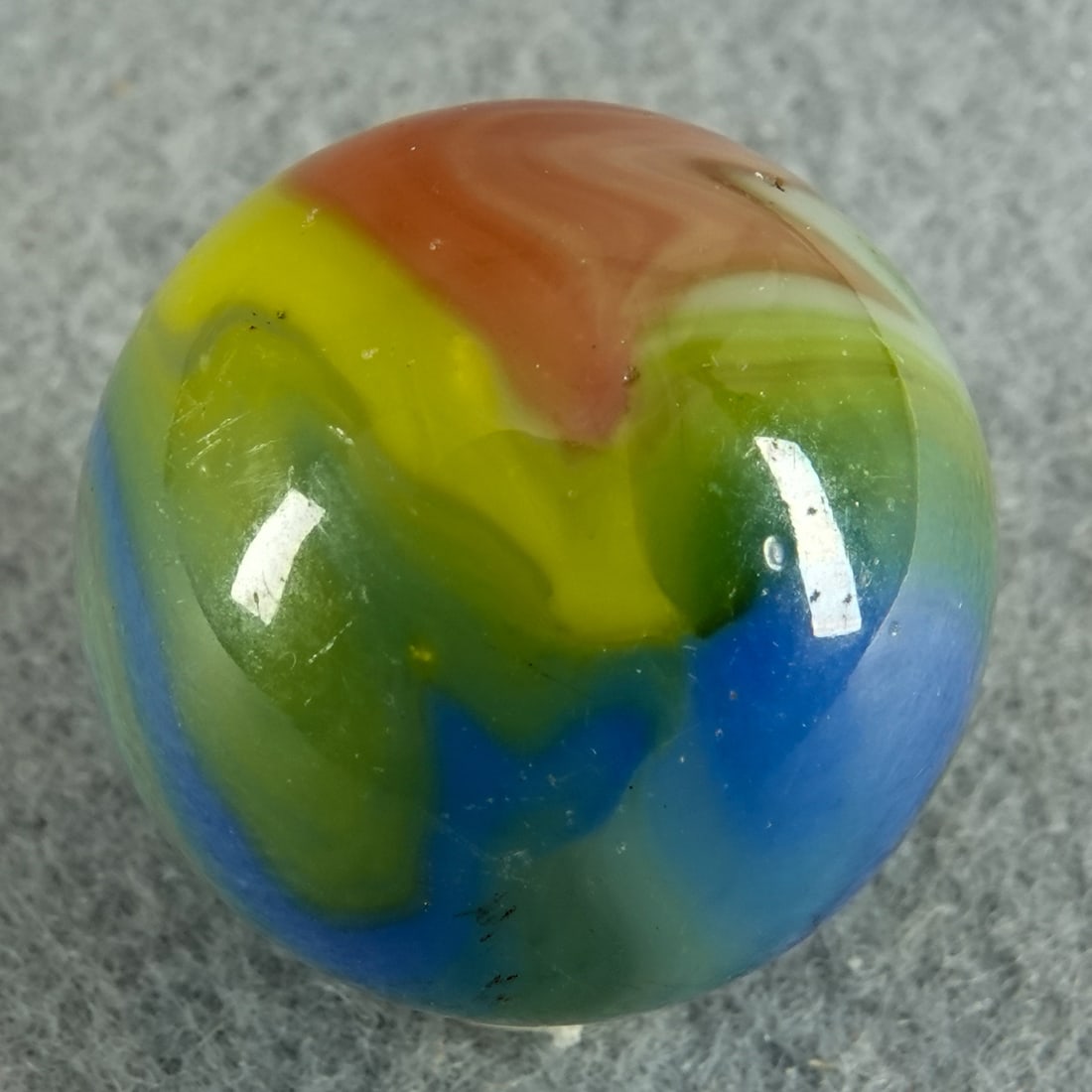 VITRO AGATE COMPANY, Parrot. 29/32". Near Mint(+) (8.9).: VITRO AGATE COMPANY, Parrot. Yellow, red, green and blue patch on white base. Some pocket wear. Parkersburg WV, circa 1940-1955. 29/32". Near Mint(+) (8.9).