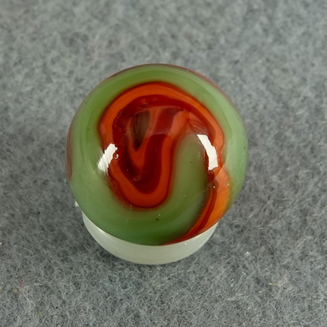 ALLEY AGATE COMPANY, Swirl. Bacon and Eggs. 5/8". Mint (9.9).: ALLEY AGATE COMPANY, Swirl. Bacon and Eggs. Salmon and red swirls on green base. West Virginia, circa 1930-1940. 5/8". Mint (9.9).