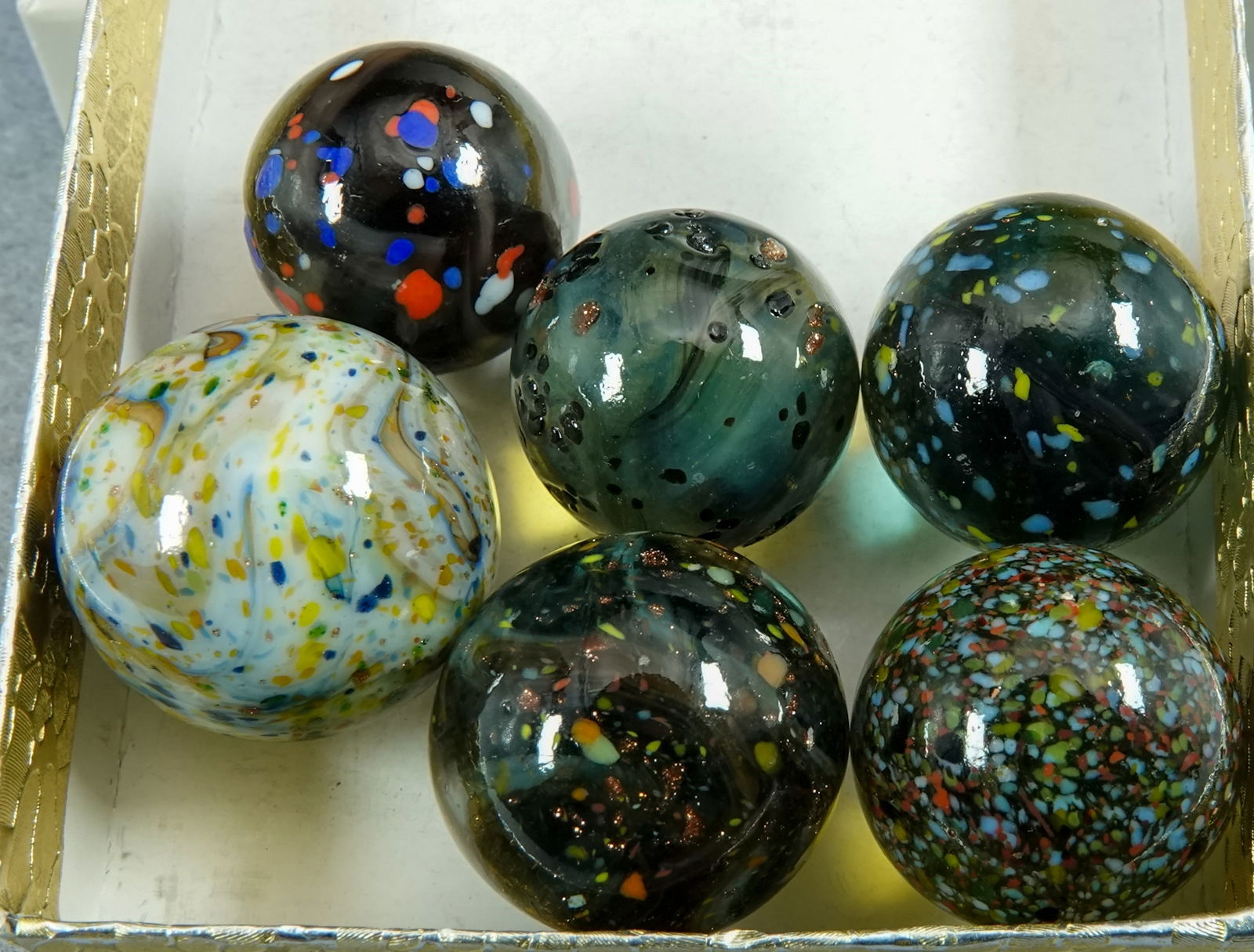 JABO/SAMMY/DAS, Swirl. 6 marbles. Jabo Frit.: JABO/SAMMY/DAS, Swirl. Lot of six marbles. All are Jabo Frit. 21/32" to 25/32". Mint.