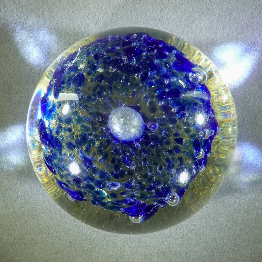 PAPERWEIGHT. 2 modern paperweights. - 3