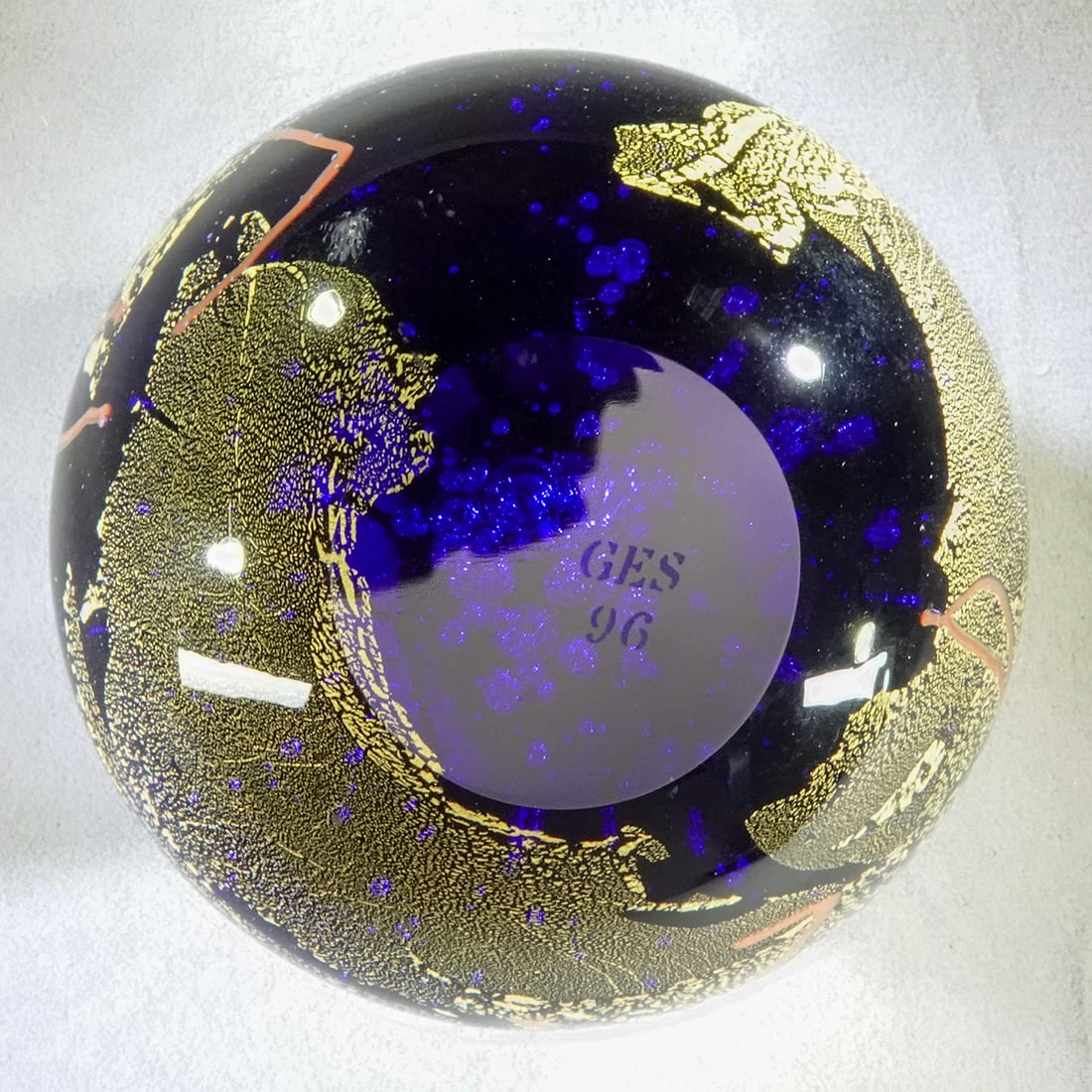 PAPERWEIGHT, Glass Eye Studio. - 2