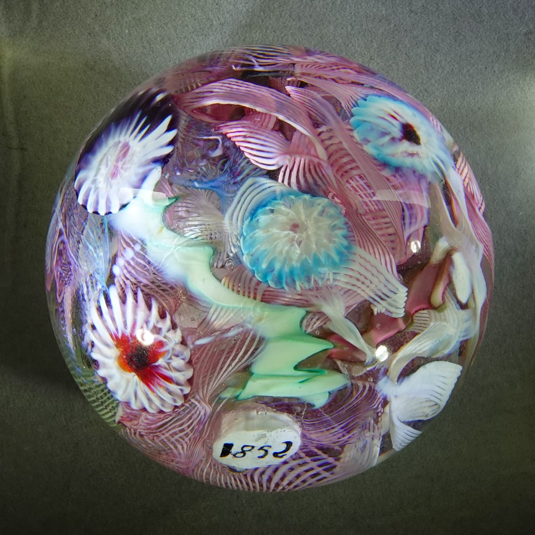 PAPERWEIGHT, Schneider Studio. (1 of 4)