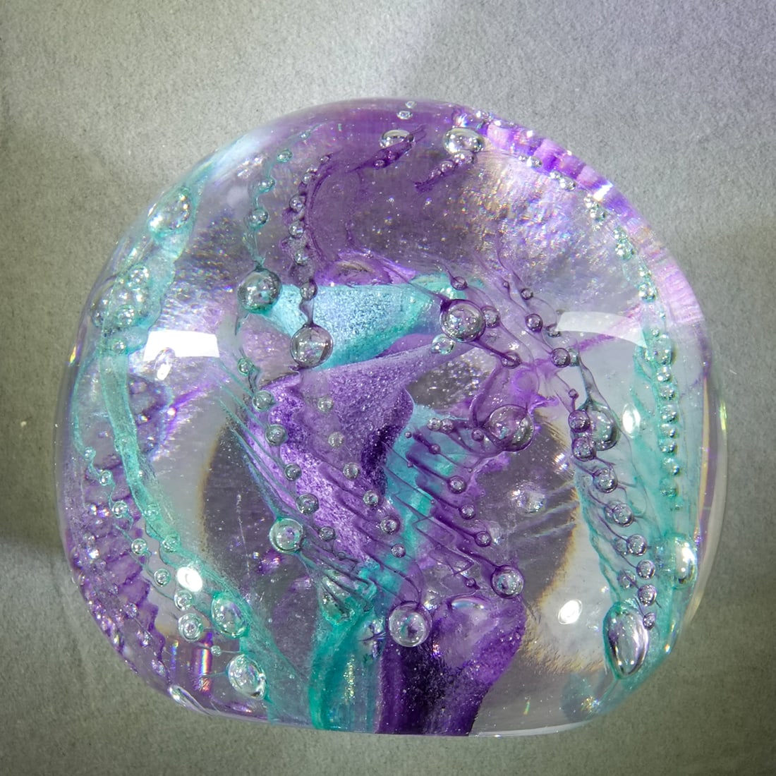 PAPERWEIGHT, Stephen Fellerman.: PAPERWEIGHT, Stephen Fellerman. Nice ribbon core. Signed "Fellerman R44BE '98". 3-1/8" wide, 2-7/8" tall .