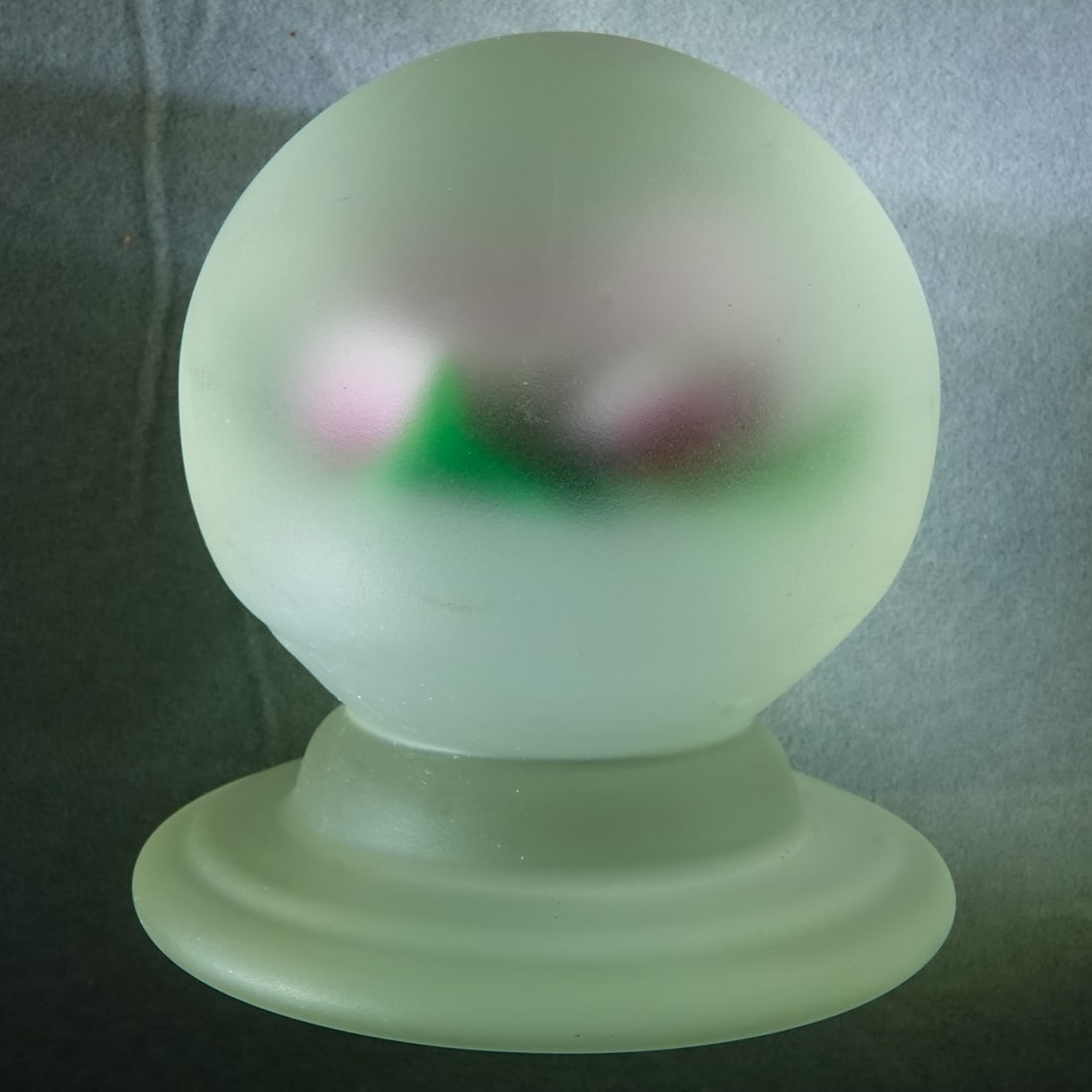 PAPERWEIGHT, Robert Grablow. - 2