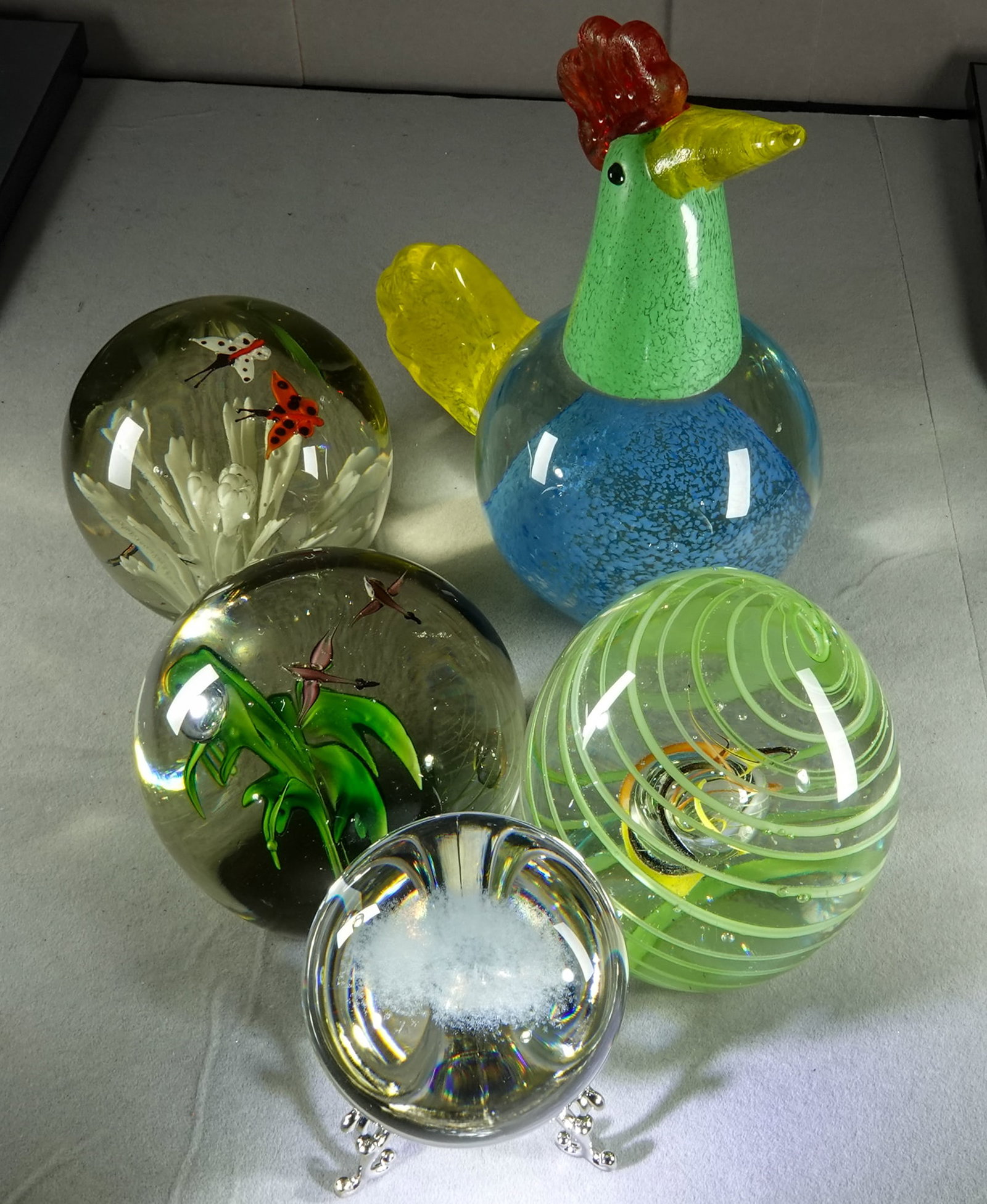 PAPERWEIGHT, Assorted. 5 modern Chinese. - 2