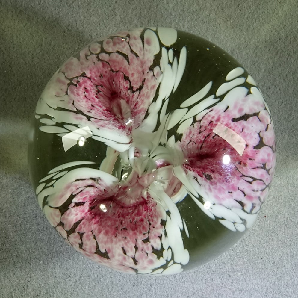 PAPERWEIGHT, Glass Eye Studio. (1 of 5)