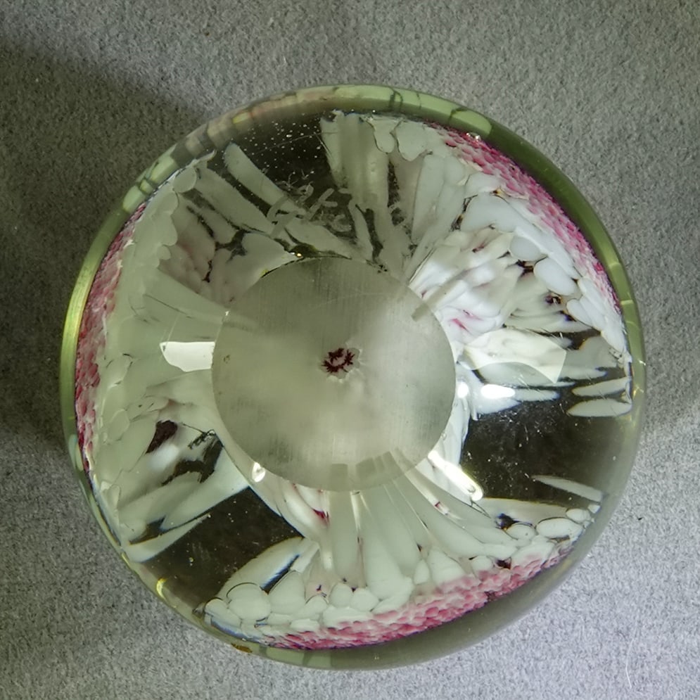 PAPERWEIGHT, Glass Eye Studio. - 2