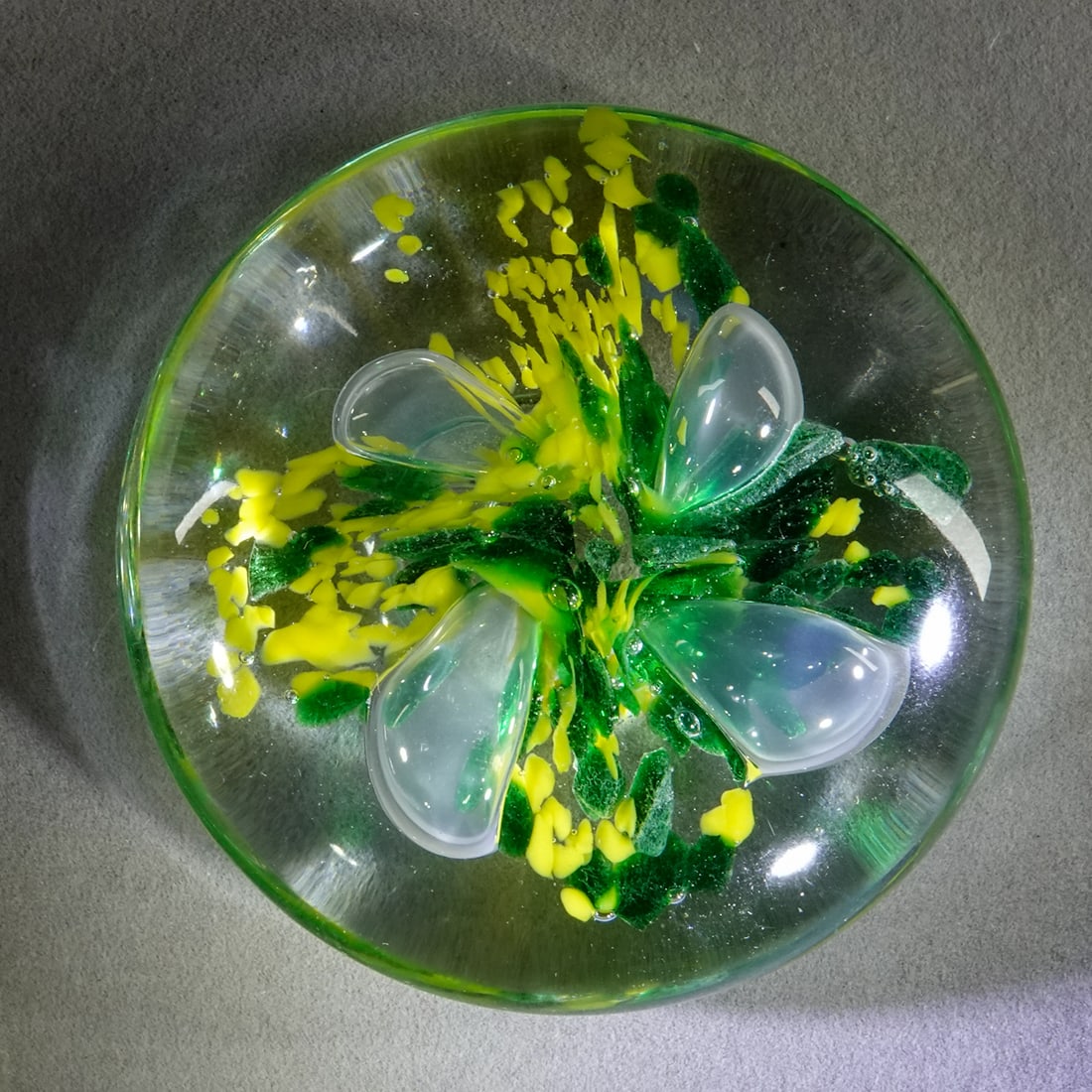 PAPERWEIGHT, Kent Helms.: PAPERWEIGHT, Kent Helms. Flat type with frit. Embossed on bottom "Kent Helms 92". 3-3/8" wide, 1-3/8" tall .