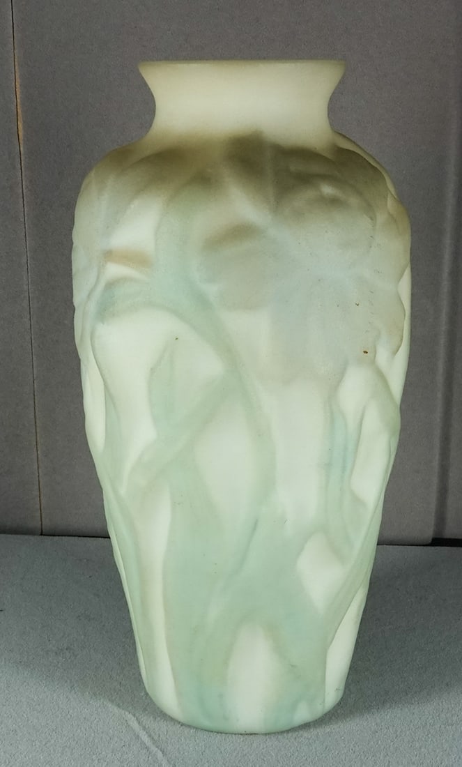 ART GLASS, Phoenix Consolidated. Vase.: ART GLASS, Phoenix Consolidated. Phoenix Consolidated Jonquil vase. 6-1/2" tall. Mint. United States, circa 1920-1930 .