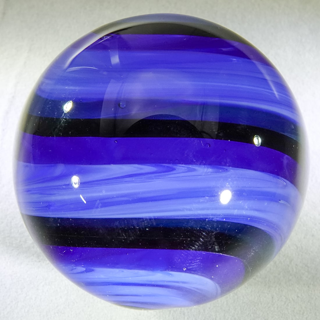 CONTEMPORARY HANDMADE, Unsigned. 2-1/8". Mint (9.9).: CONTEMPORARY HANDMADE, Unsigned. Nice Banded Swirl. Large. Unsigned, artist unidentified. 2-1/8". Mint (9.9).