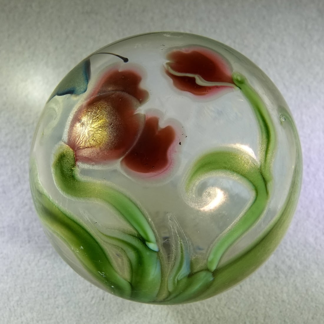CONTEMPORARY HANDMADE, David Salazar. 1-1/2". Mint (9.9).: CONTEMPORARY HANDMADE, David Salazar. Butterfly and flowers on an iridescent base. Signed "DP Salazar 3/12". 1-1/2". Mint (9.9).