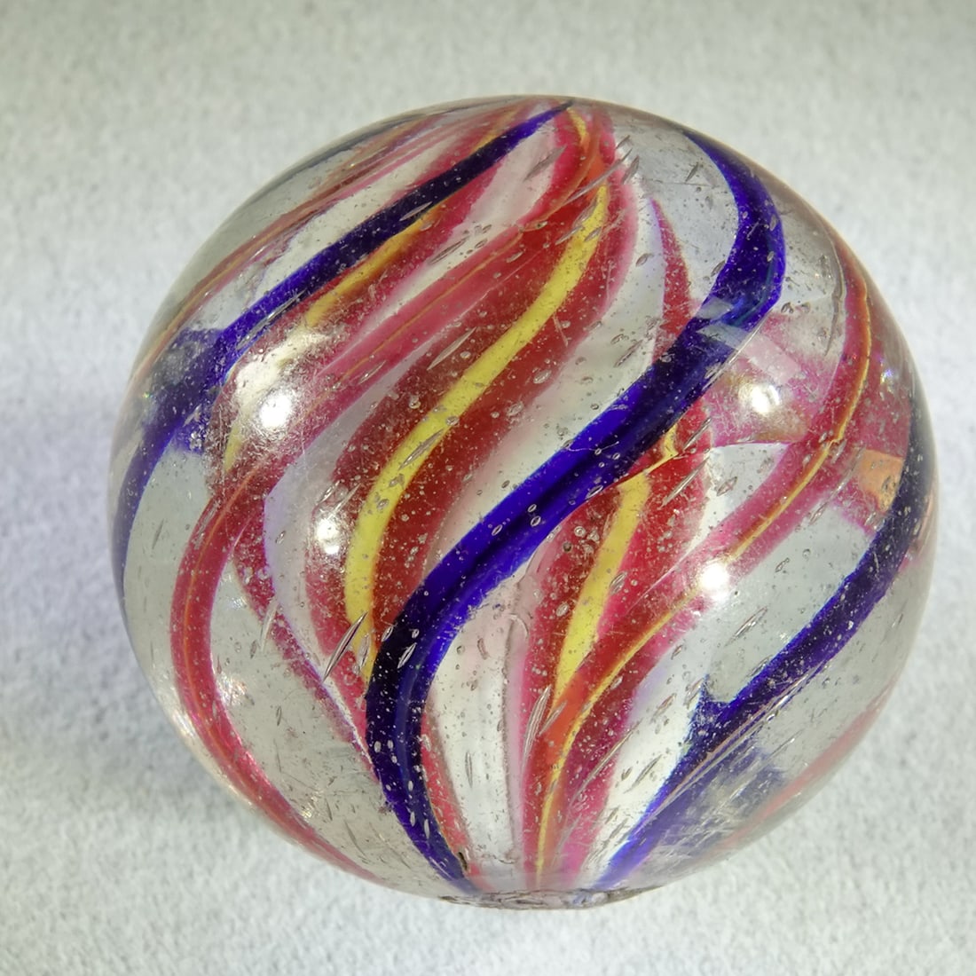 SWIRL, Solid Core. 1-3/16". Mint(-) (9.2). - 3
