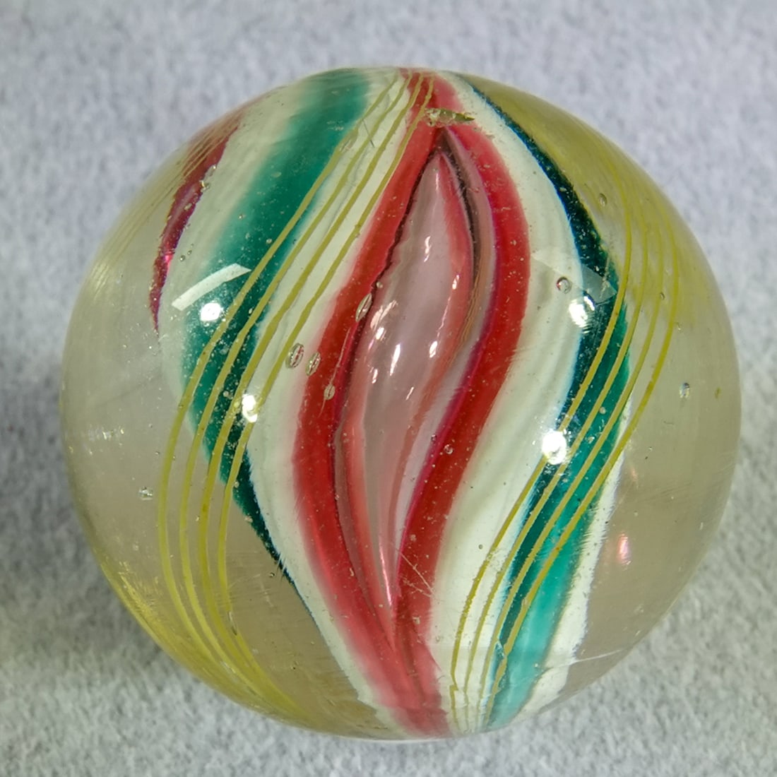 SWIRL, Solid Core. 25/32". Mint(-) (9.2). - 3