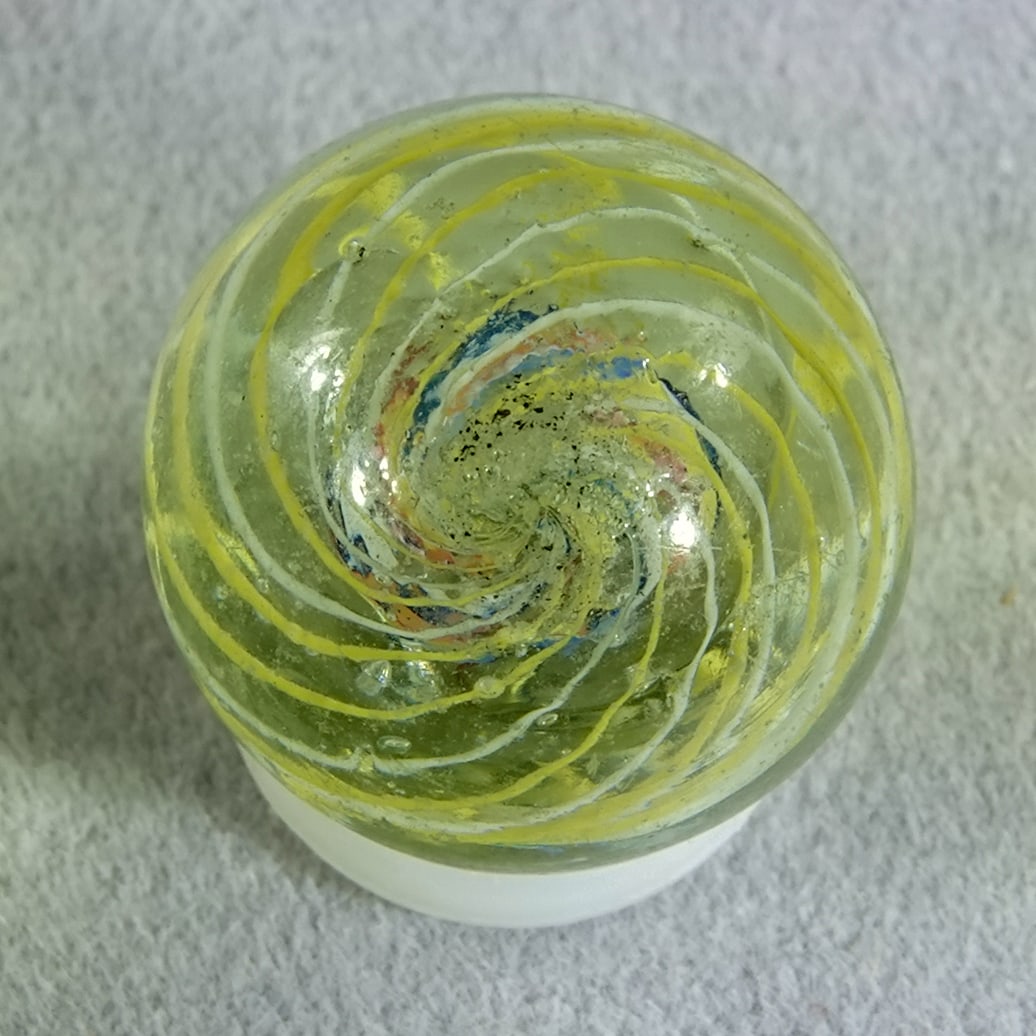 SWIRL, Divided Core. 5/8". Mint (9.9). - 5