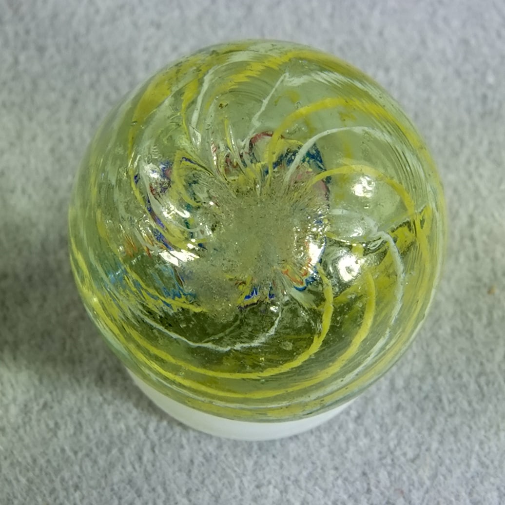 SWIRL, Divided Core. 5/8". Mint (9.9). - 6