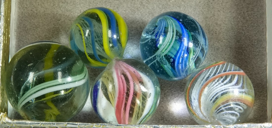 SWIRL, Assorted Core. 5 marbles. (1 of 2)